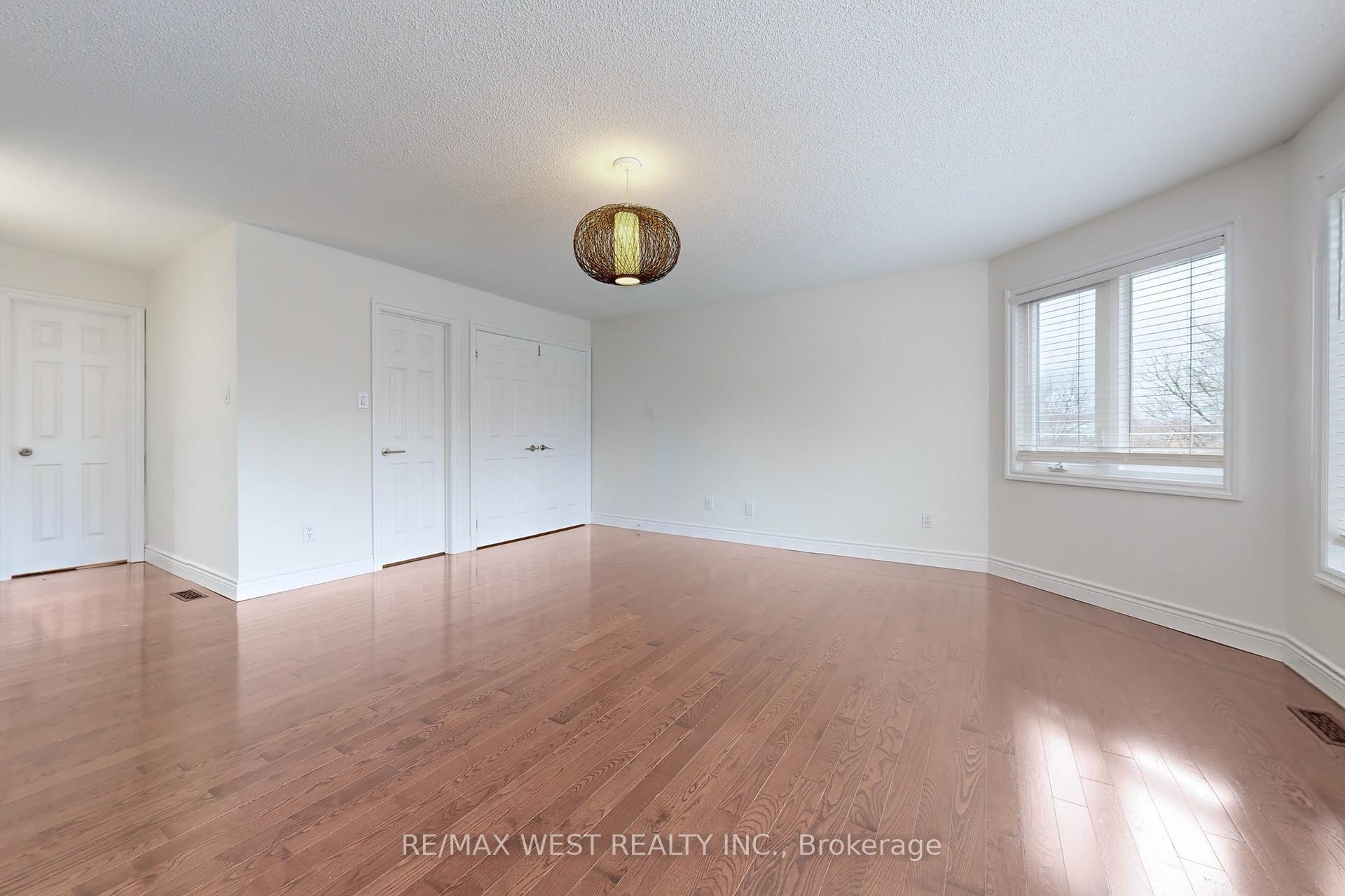 Photo 6 of 43 Chiswick Crescent, Aurora, Aurora Highlands — HOMEH