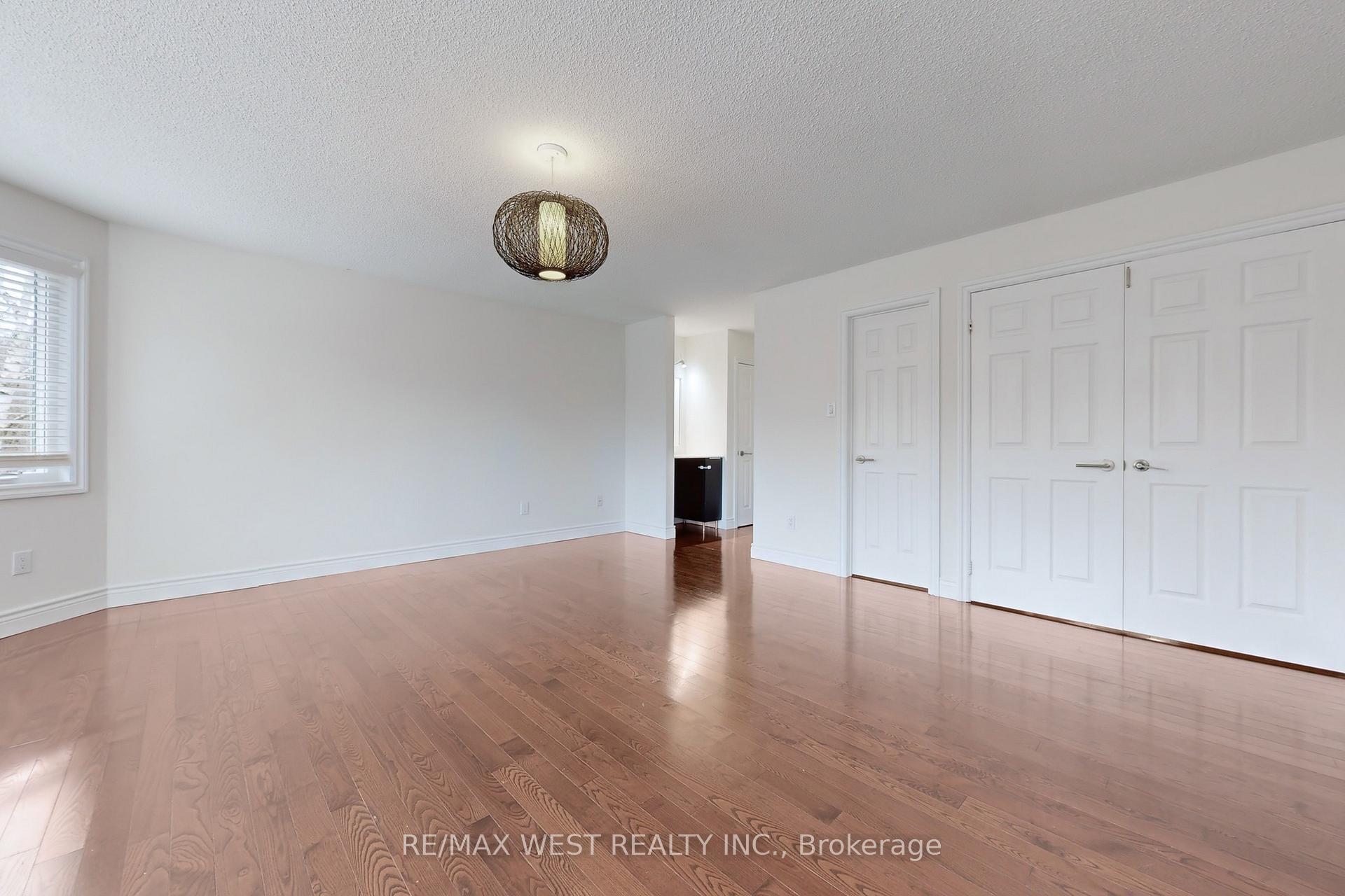 Photo 15 of 43 Chiswick Crescent, Aurora, Aurora Highlands — HOMEH