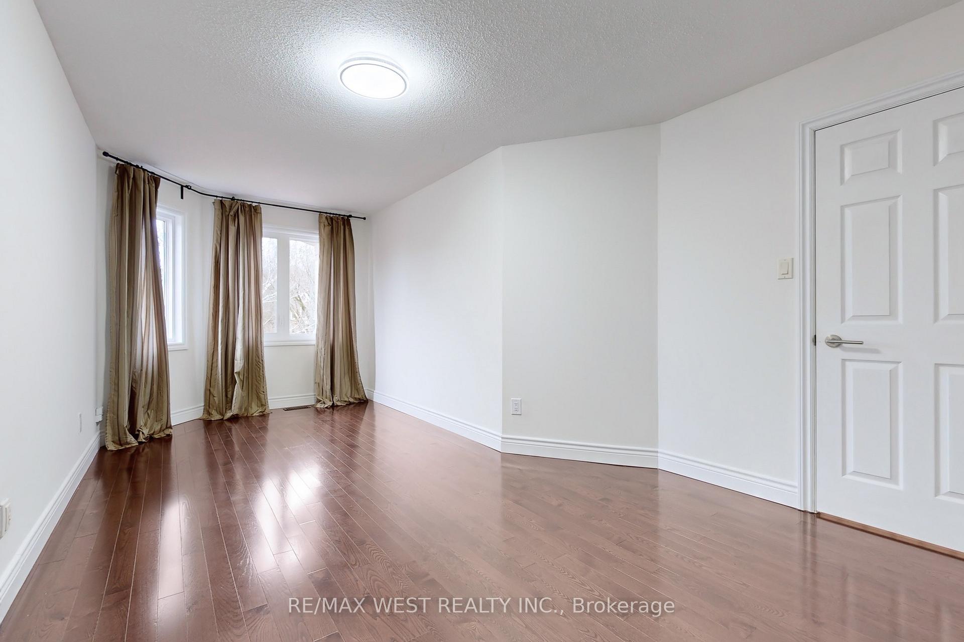 Photo 9 of 43 Chiswick Crescent, Aurora, Aurora Highlands — HOMEH