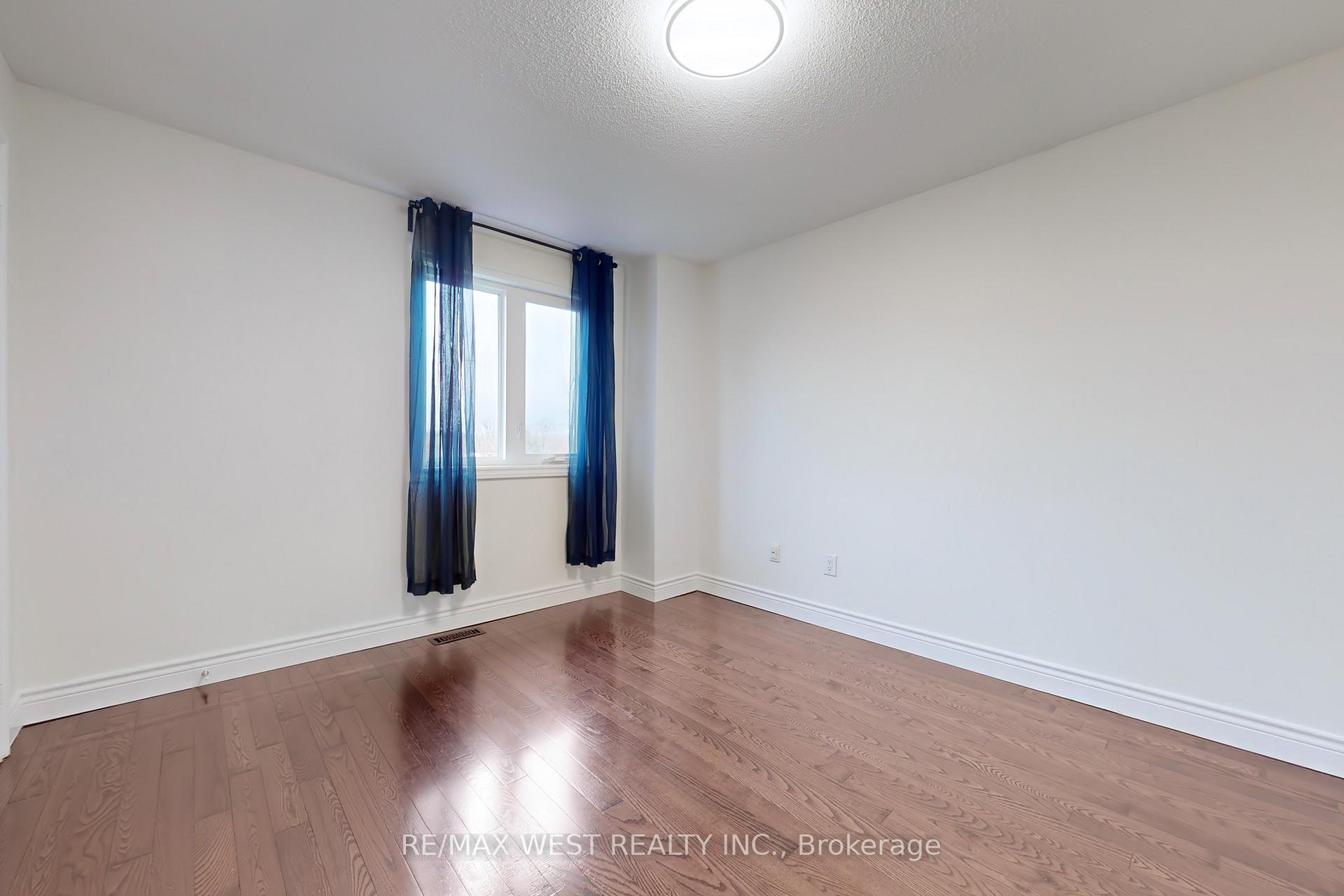 Photo 7 of 43 Chiswick Crescent, Aurora, Aurora Highlands — HOMEH