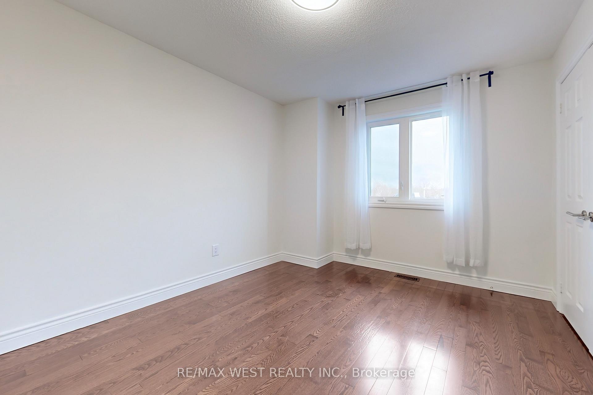 Photo 23 of 43 Chiswick Crescent, Aurora, Aurora Highlands — HOMEH