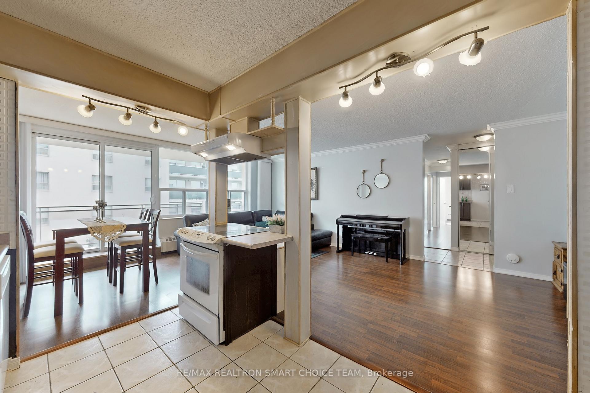 Photo 4 of Unit 506, 180 Dudley Avenue, Markham, Thornhill — HOMEH