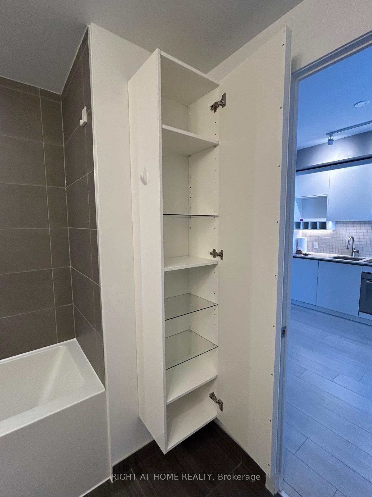Photo 11 of Unit 2901, 950 Portage Parkway, Vaughan, Vaughan Corporate Centre — HOMEH