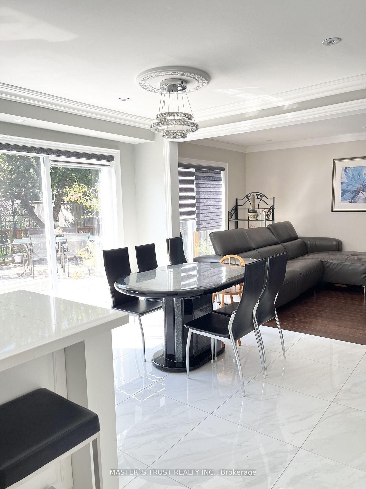 Photo 4 of 115 Highgate Drive, Markham, Milliken Mills West — HOMEH