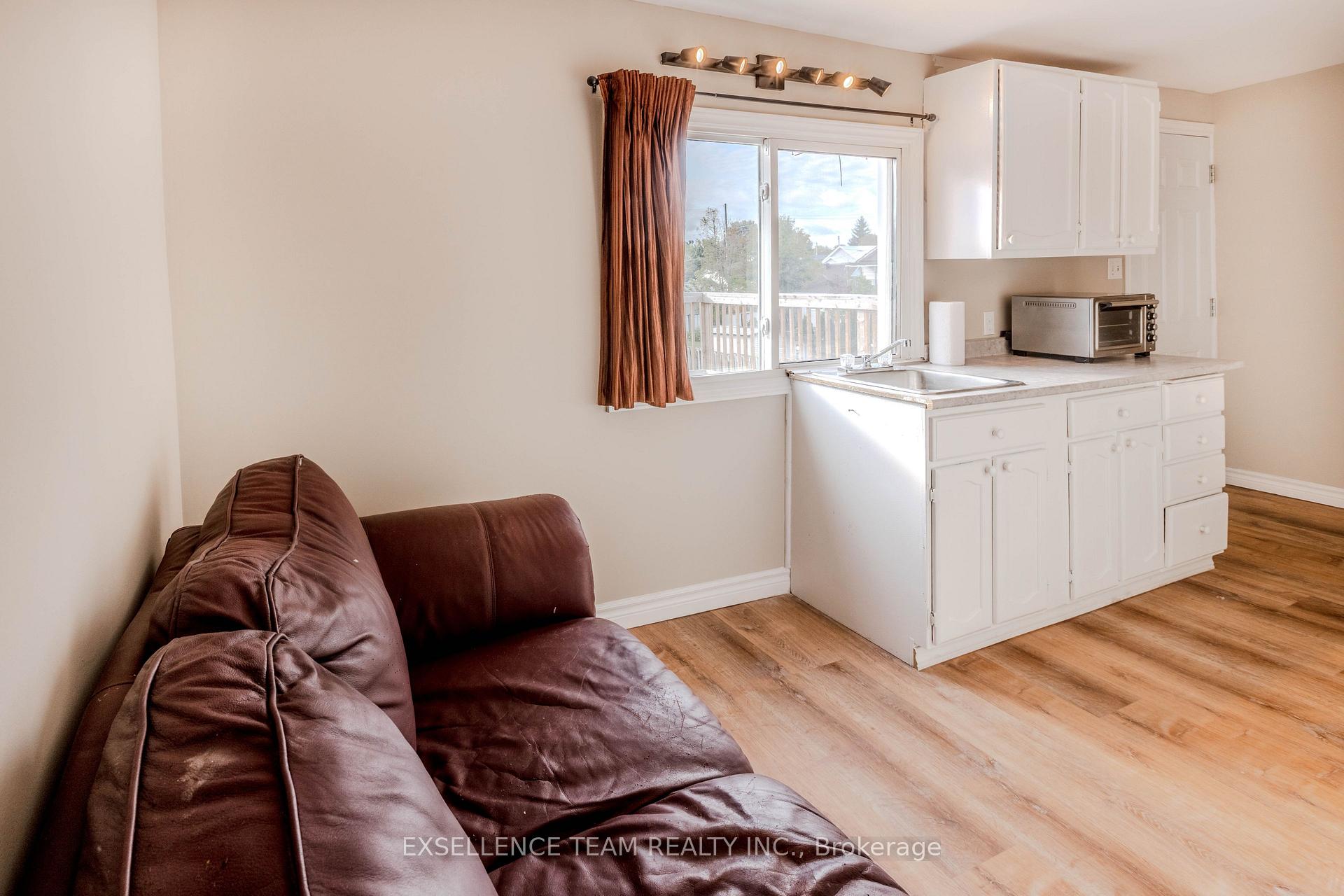Photo 11 of 126 Eighth Street W, Cornwall — HOMEH