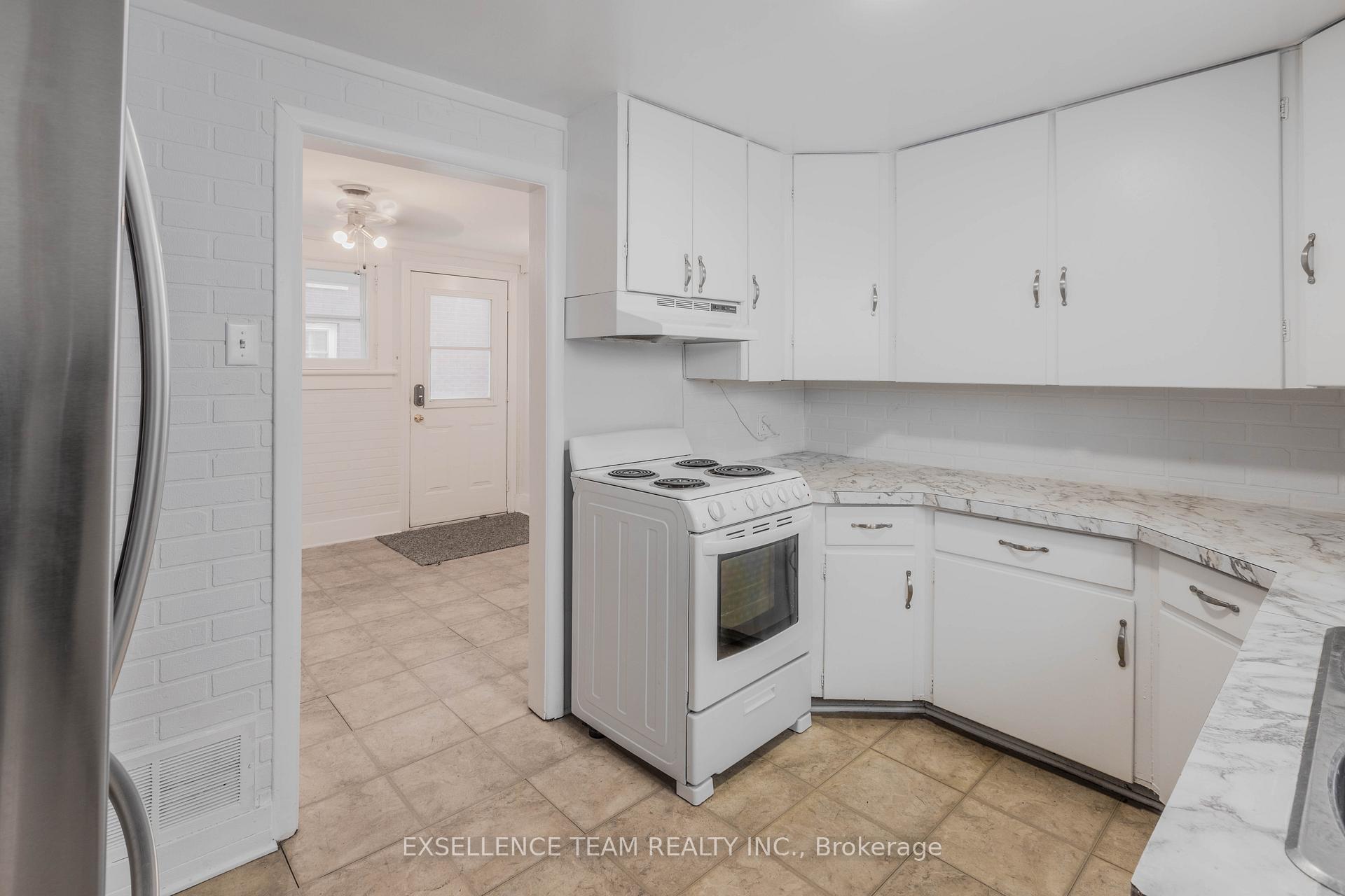 Photo 15 of 126 Eighth Street W, Cornwall — HOMEH