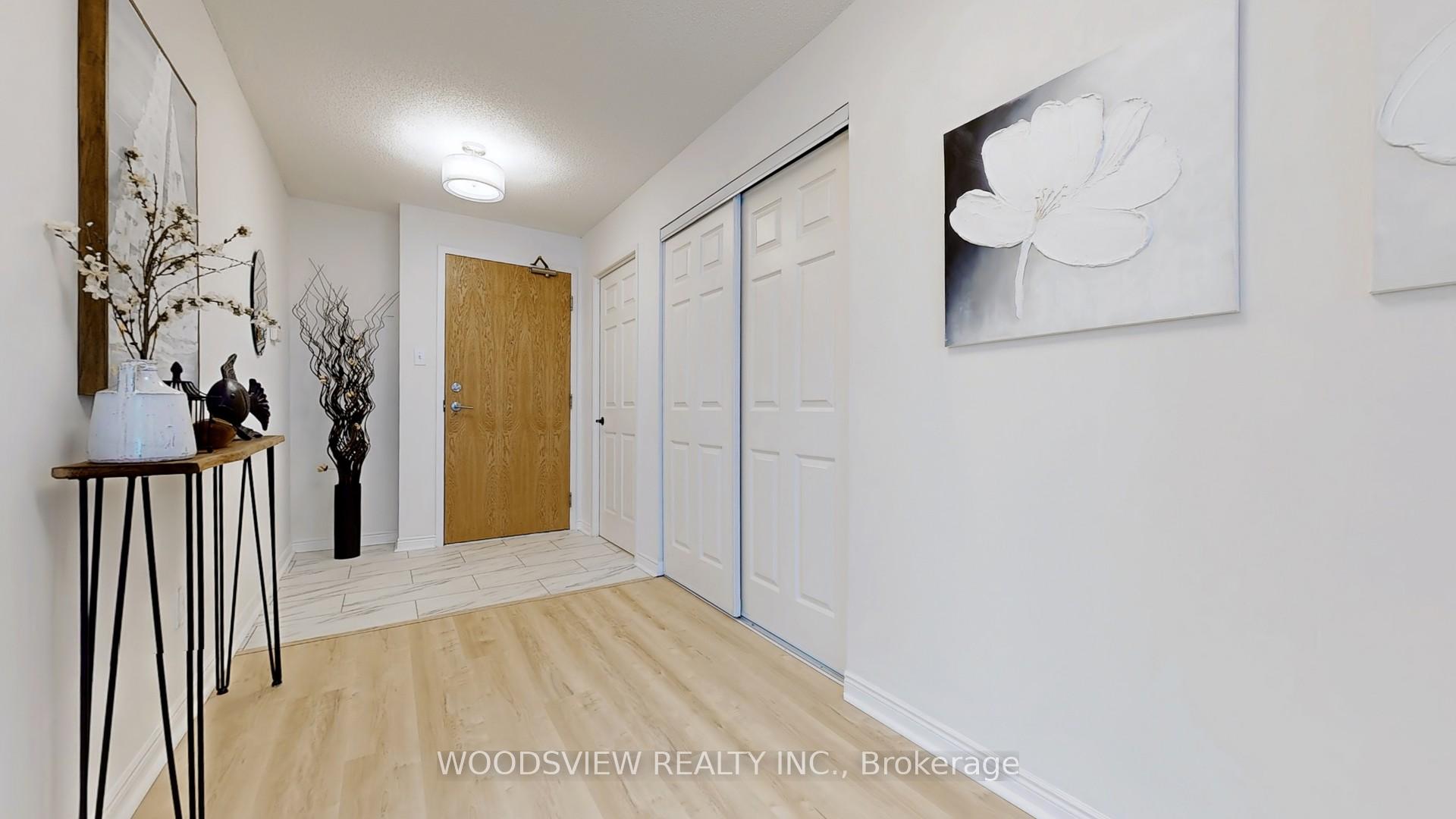 Photo 3 of Unit 120, 14924 Yonge Street, Aurora, Aurora Heights — HOMEH