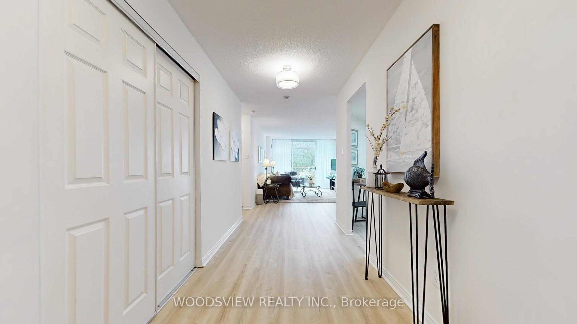 Photo 5 of Unit 120, 14924 Yonge Street, Aurora, Aurora Heights — HOMEH