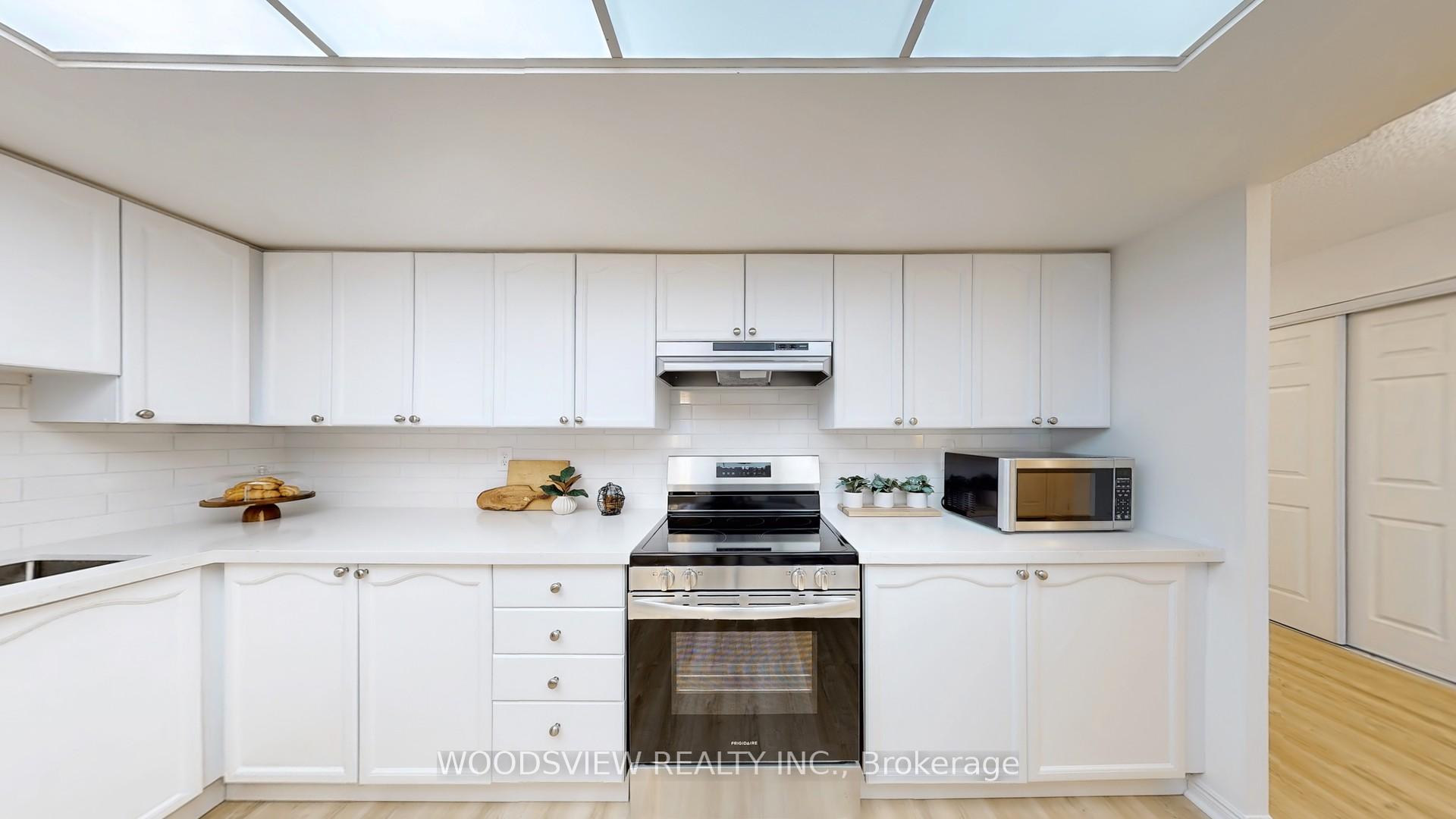 Photo 9 of Unit 120, 14924 Yonge Street, Aurora, Aurora Heights — HOMEH