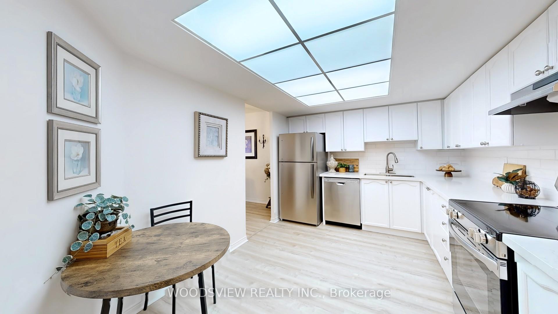 Photo 8 of Unit 120, 14924 Yonge Street, Aurora, Aurora Heights — HOMEH
