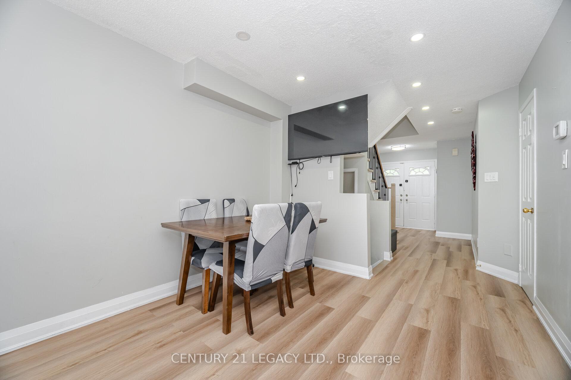 Photo 26 of Unit 11, 100 Brickyard Way, Brampton, Brampton North — HOMEH