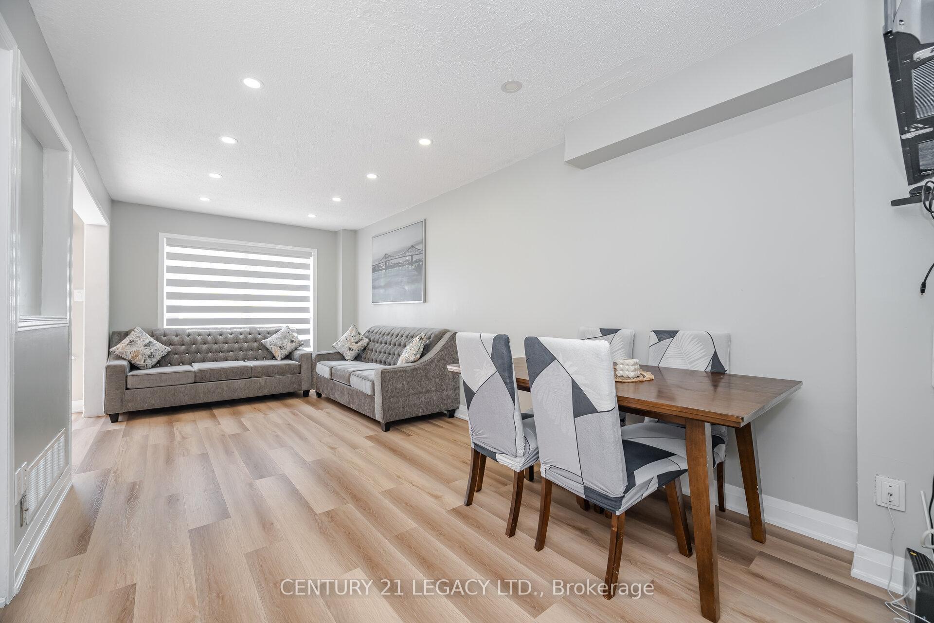 Photo 5 of Unit 11, 100 Brickyard Way, Brampton, Brampton North — HOMEH