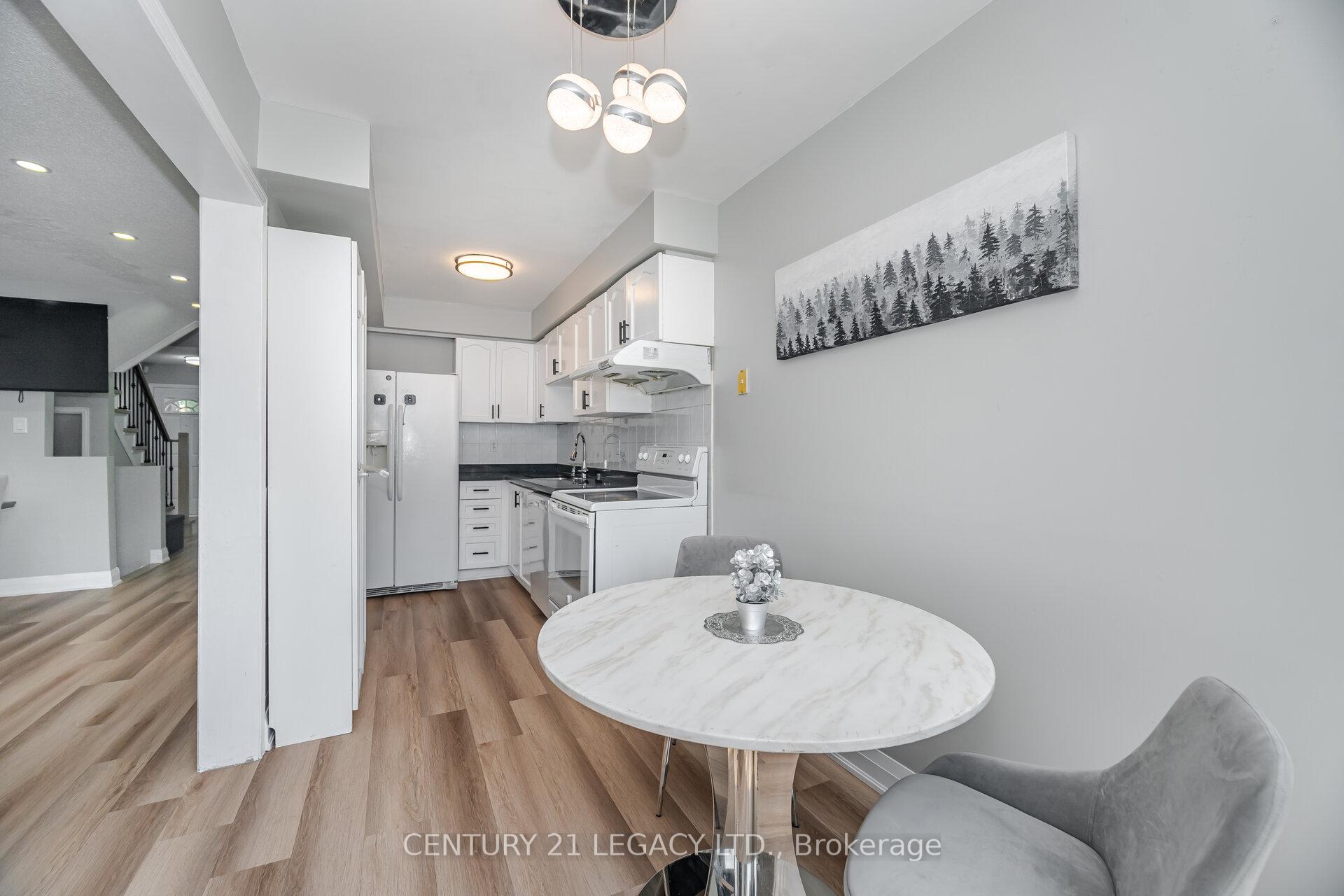 Photo 14 of Unit 11, 100 Brickyard Way, Brampton, Brampton North — HOMEH
