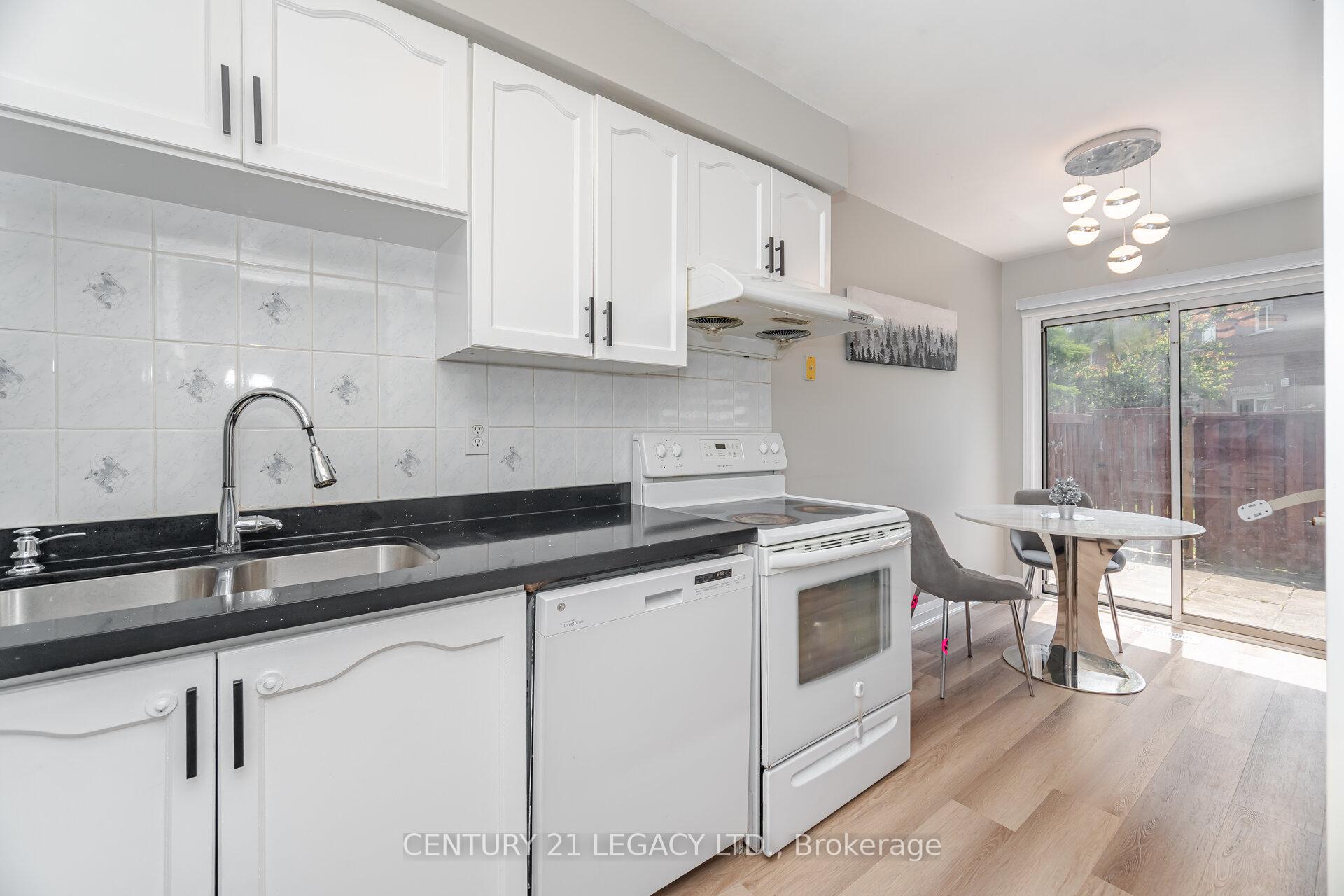 Photo 8 of Unit 11, 100 Brickyard Way, Brampton, Brampton North — HOMEH