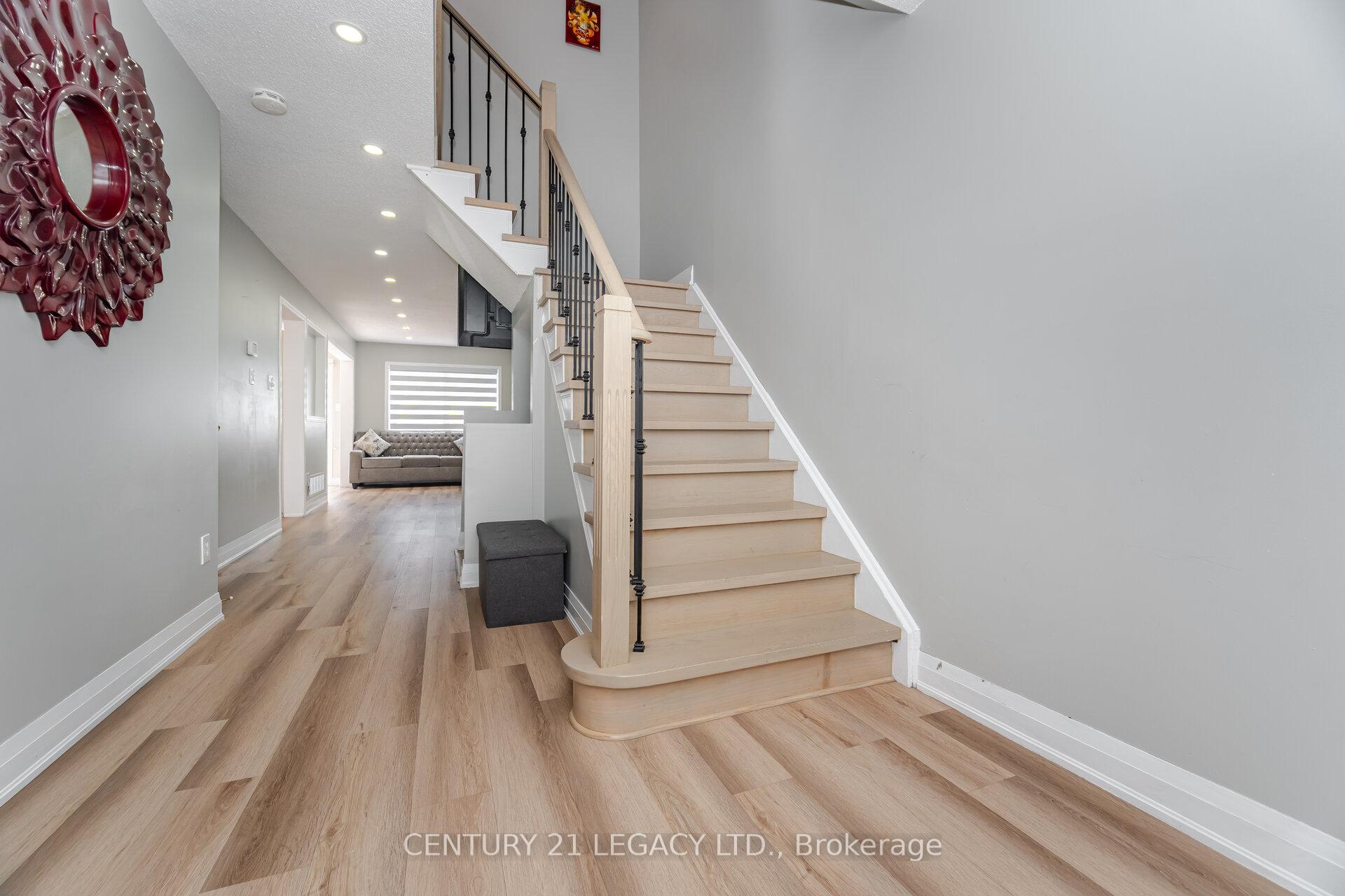 Photo 11 of Unit 11, 100 Brickyard Way, Brampton, Brampton North — HOMEH