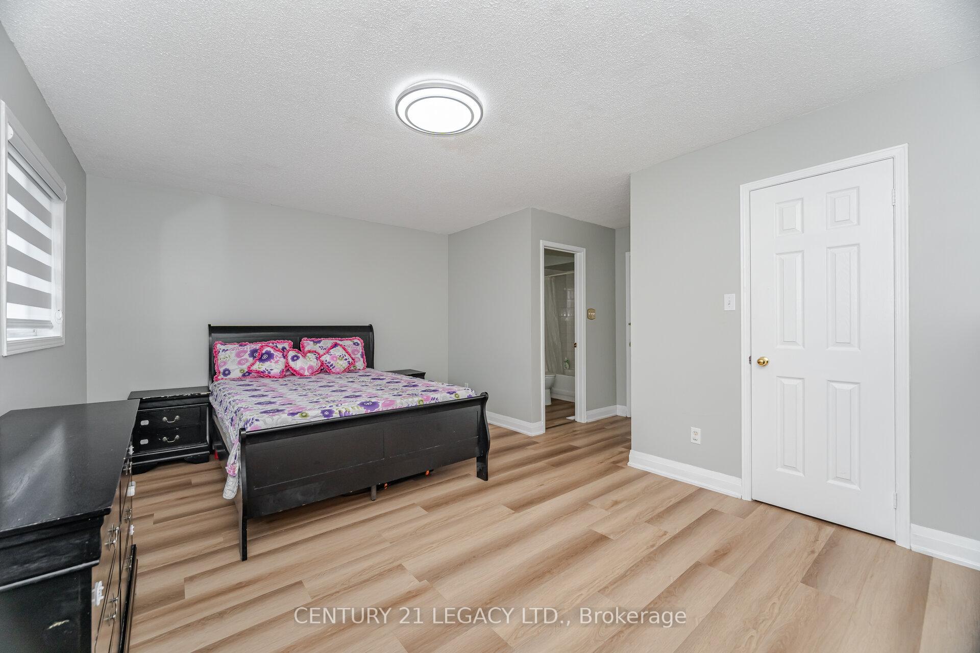 Photo 33 of Unit 11, 100 Brickyard Way, Brampton, Brampton North — HOMEH