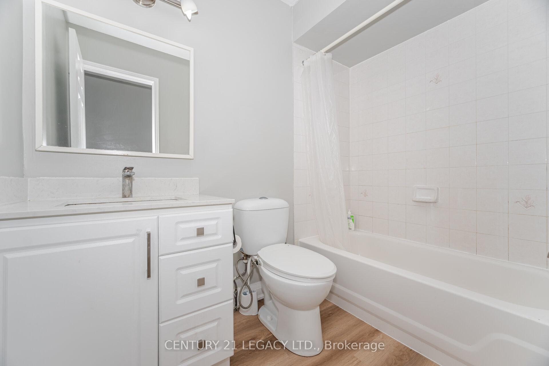 Photo 9 of Unit 11, 100 Brickyard Way, Brampton, Brampton North — HOMEH