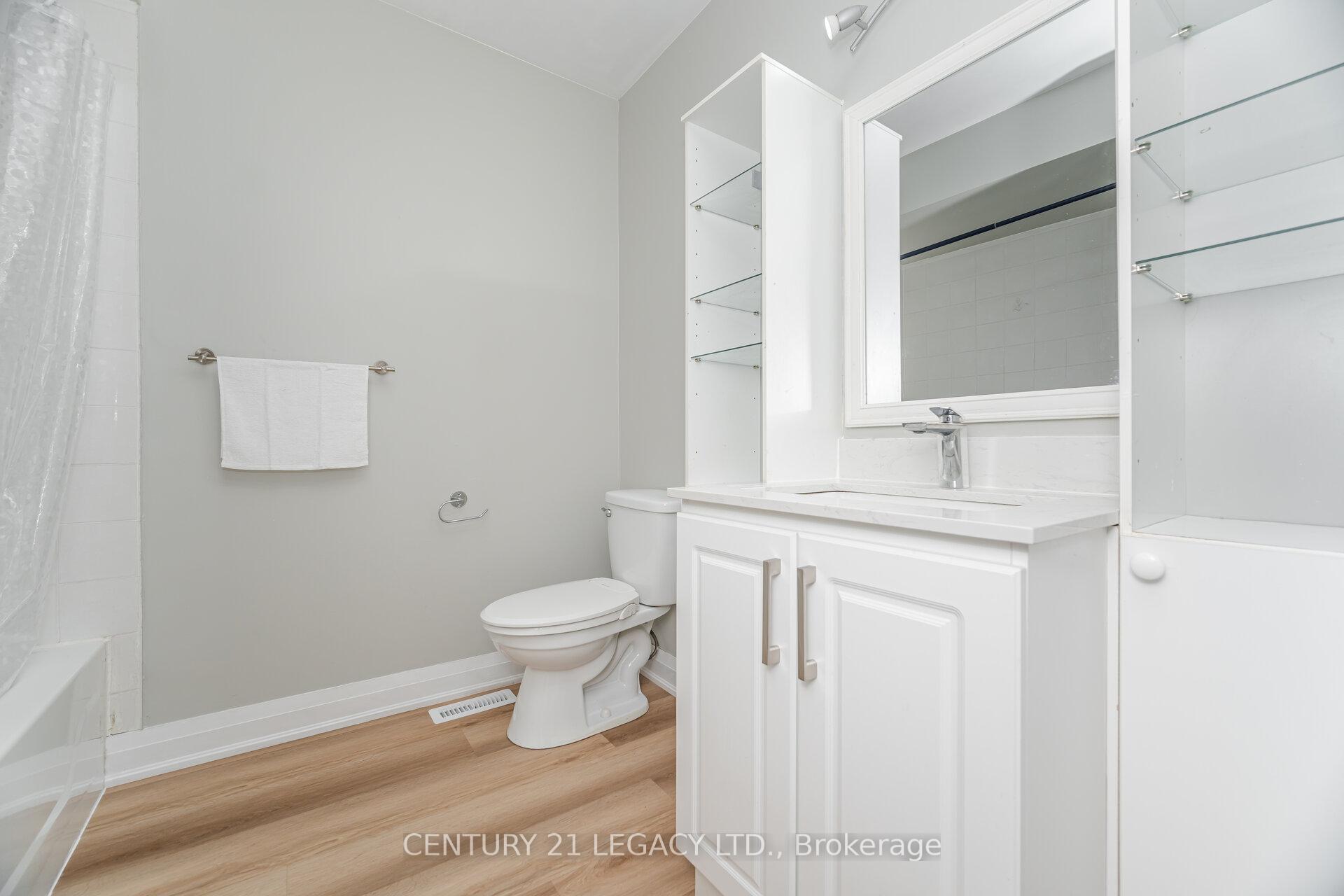 Photo 17 of Unit 11, 100 Brickyard Way, Brampton, Brampton North — HOMEH