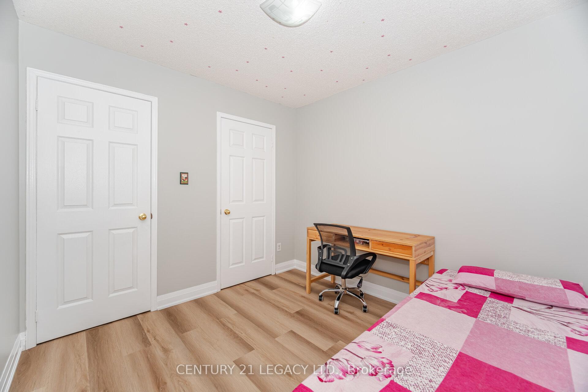 Photo 6 of Unit 11, 100 Brickyard Way, Brampton, Brampton North — HOMEH