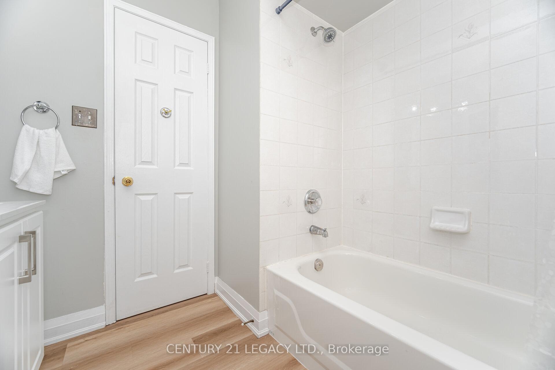 Photo 30 of Unit 11, 100 Brickyard Way, Brampton, Brampton North — HOMEH