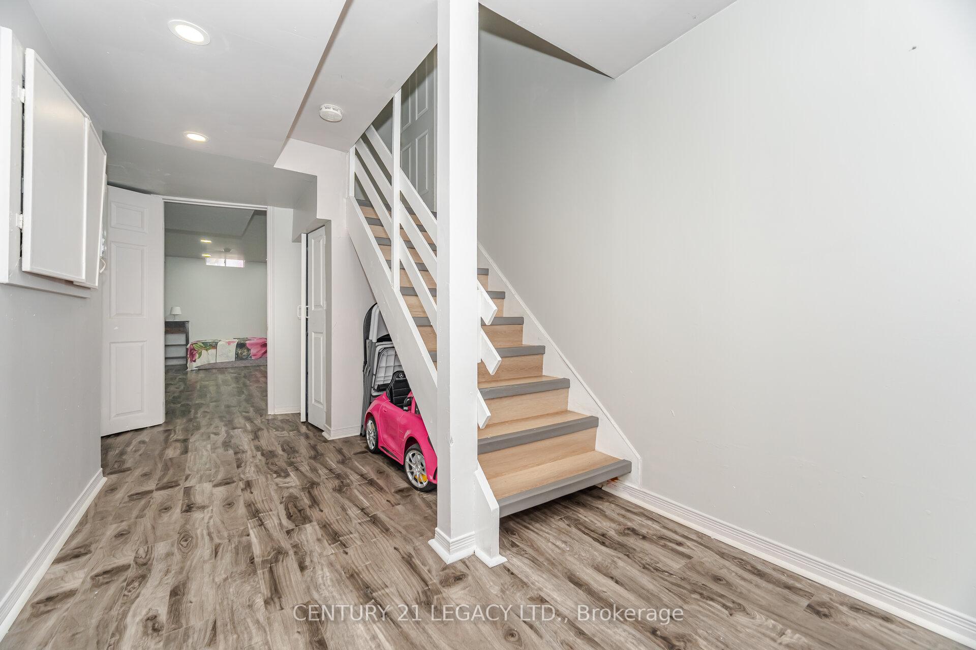 Photo 19 of Unit 11, 100 Brickyard Way, Brampton, Brampton North — HOMEH