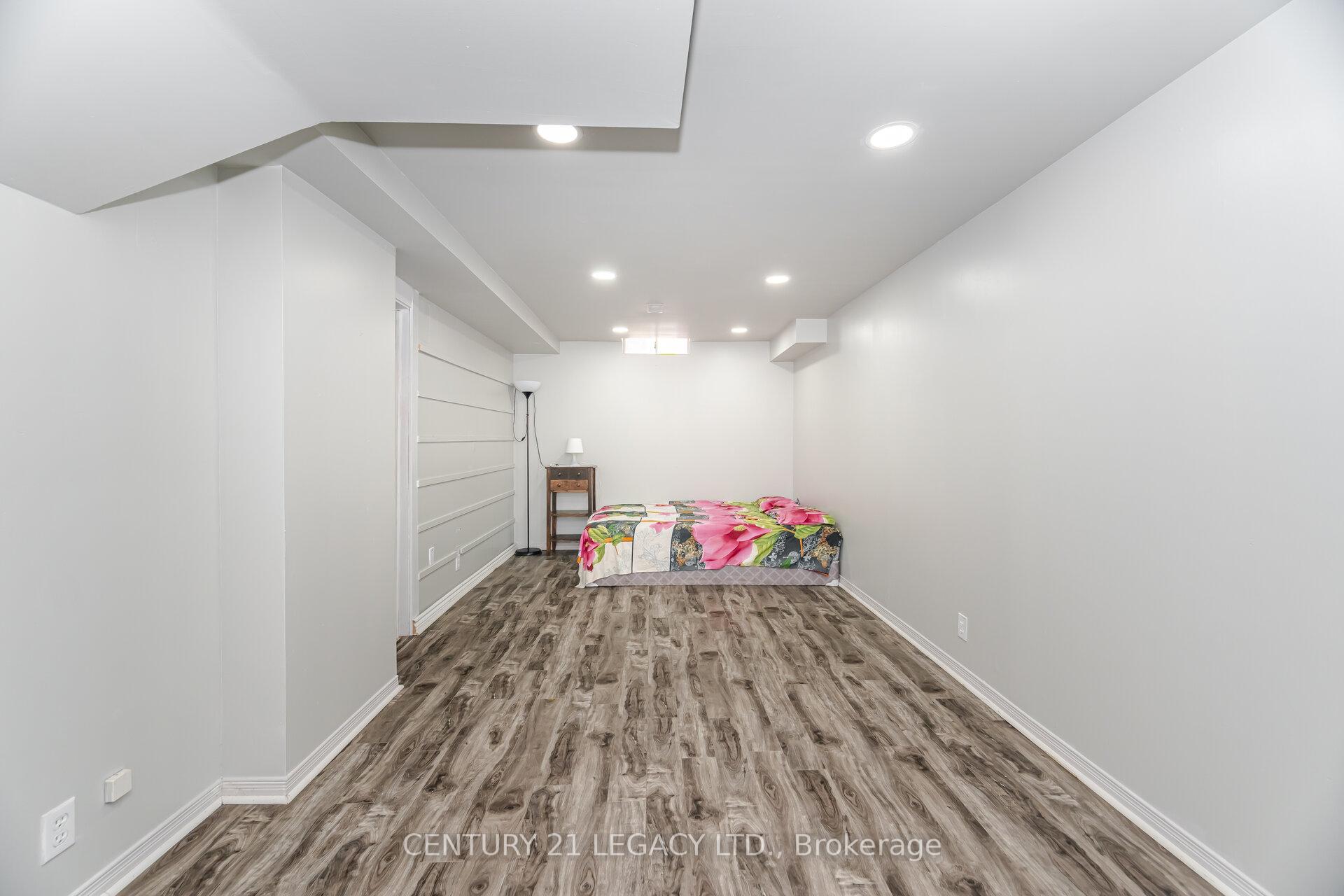 Photo 35 of Unit 11, 100 Brickyard Way, Brampton, Brampton North — HOMEH