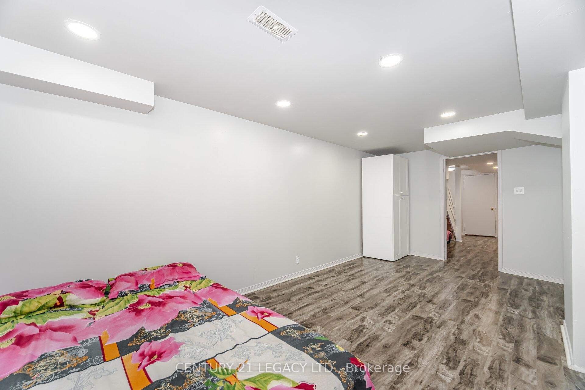 Photo 18 of Unit 11, 100 Brickyard Way, Brampton, Brampton North — HOMEH