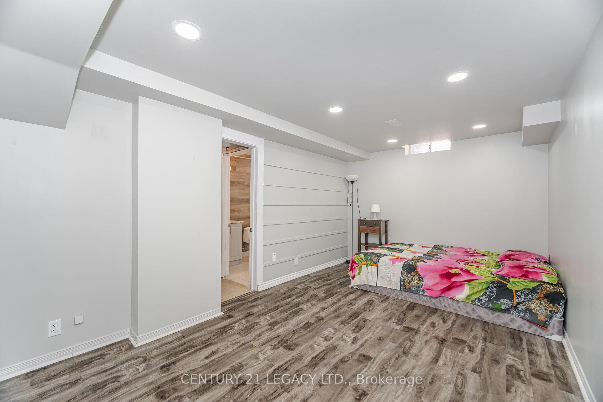 Photo 25 of Unit 11, 100 Brickyard Way, Brampton, Brampton North — HOMEH