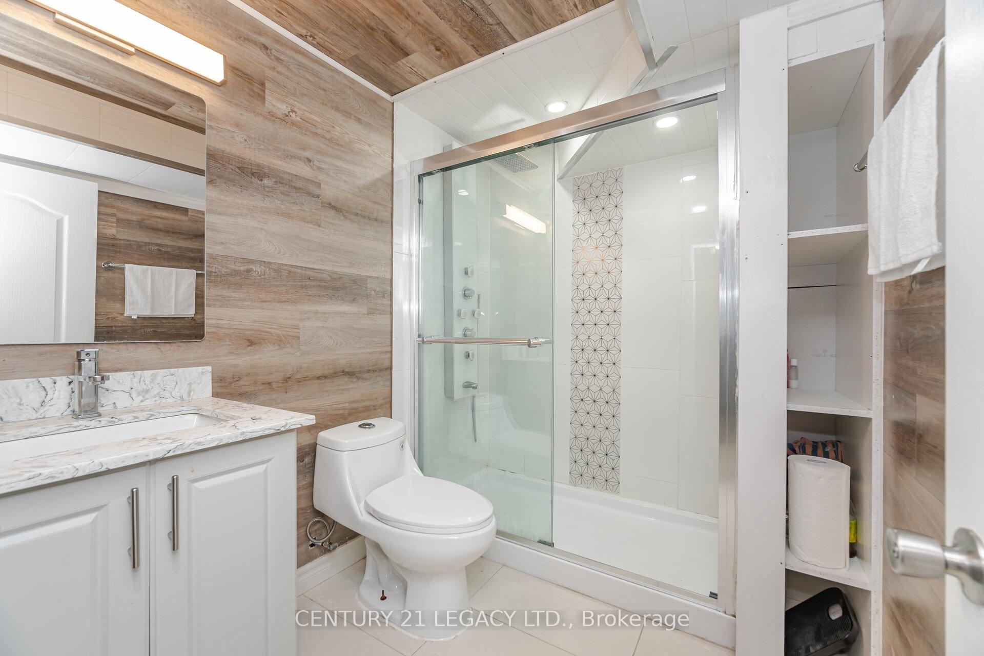 Photo 32 of Unit 11, 100 Brickyard Way, Brampton, Brampton North — HOMEH