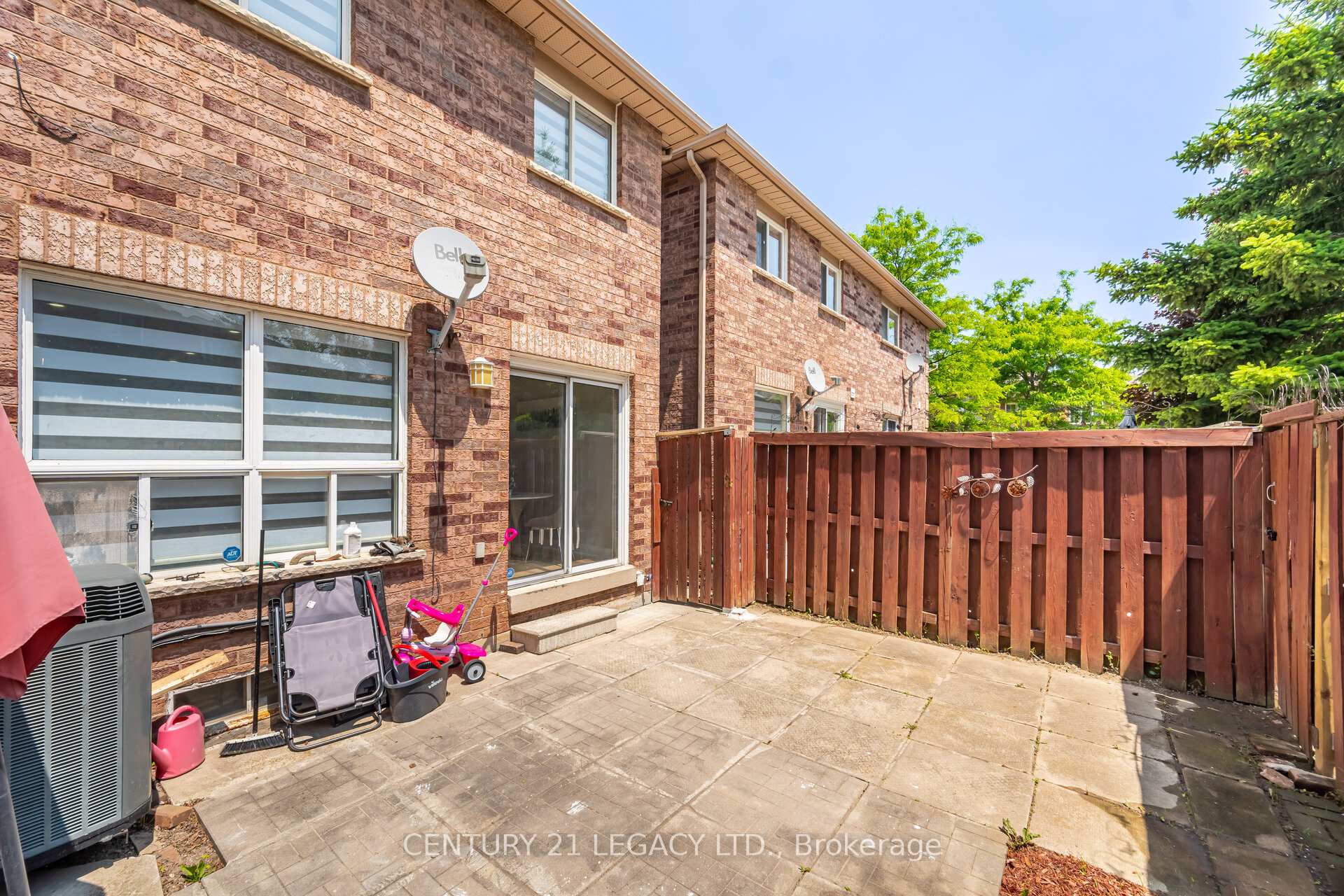 Photo 27 of Unit 11, 100 Brickyard Way, Brampton, Brampton North — HOMEH