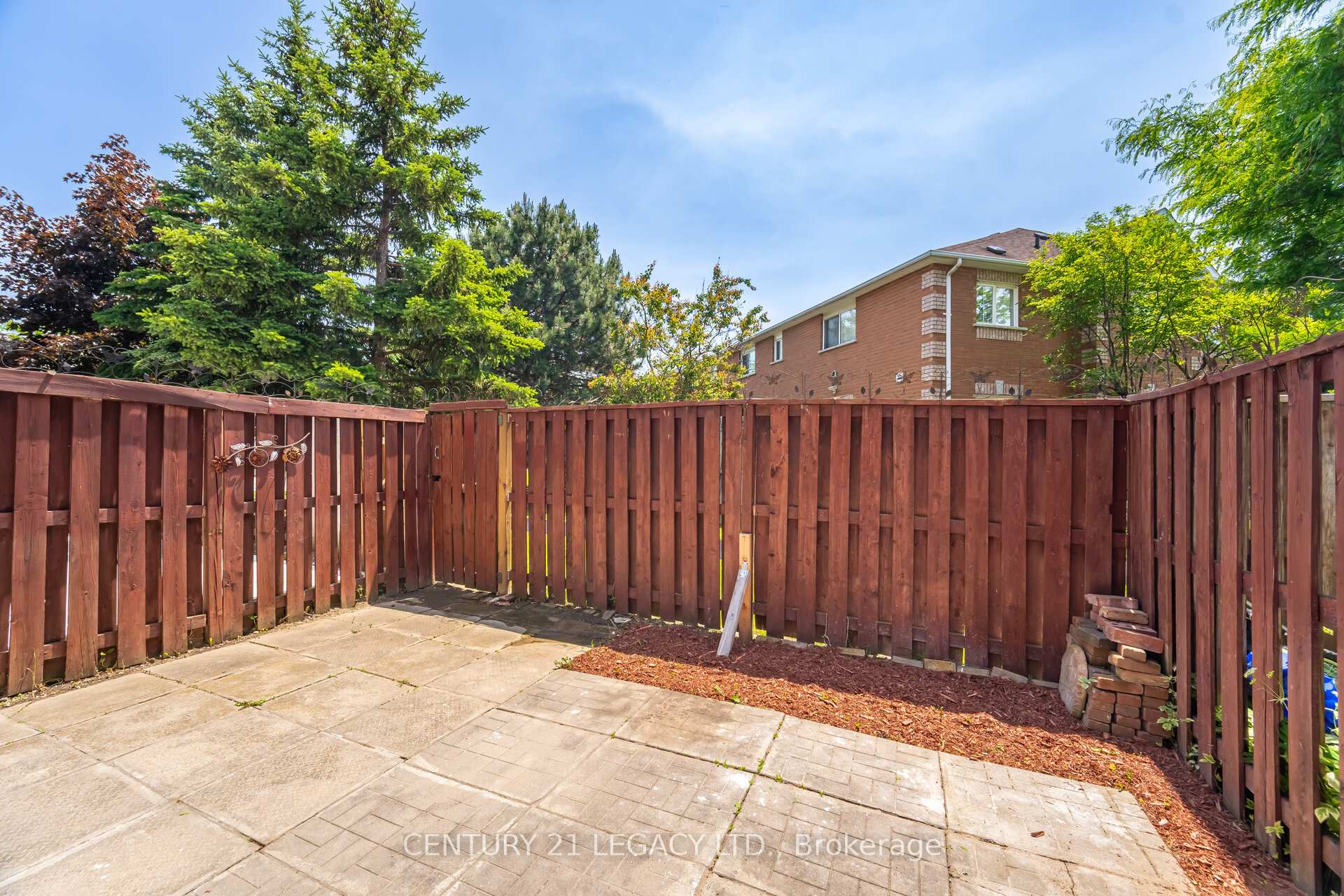 Photo 21 of Unit 11, 100 Brickyard Way, Brampton, Brampton North — HOMEH