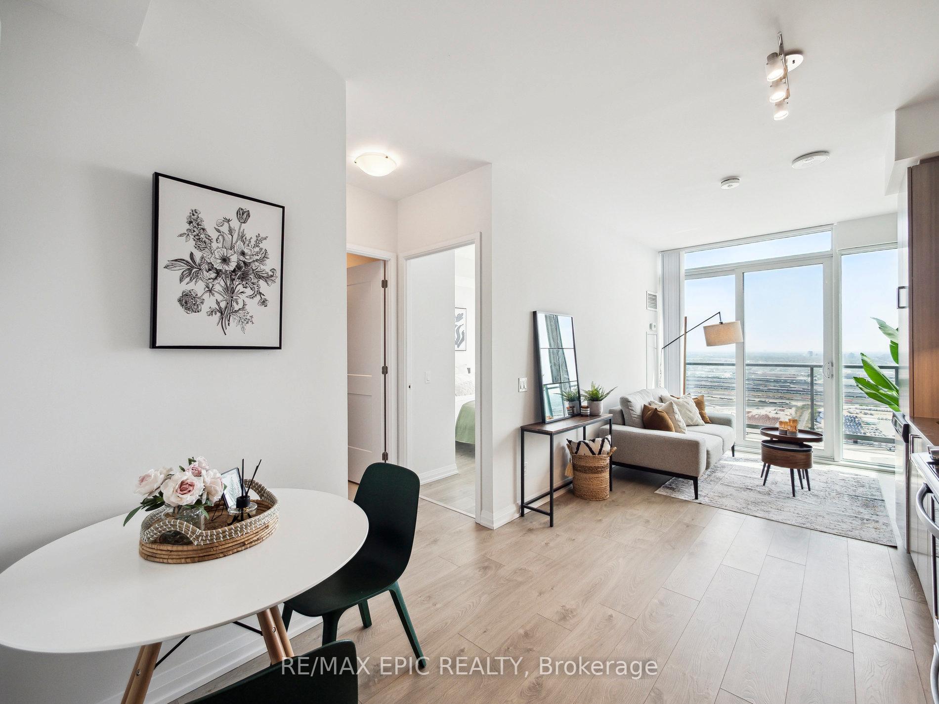Photo 5 of Unit PH1, 7895 Jane Street, Vaughan, Concord — HOMEH