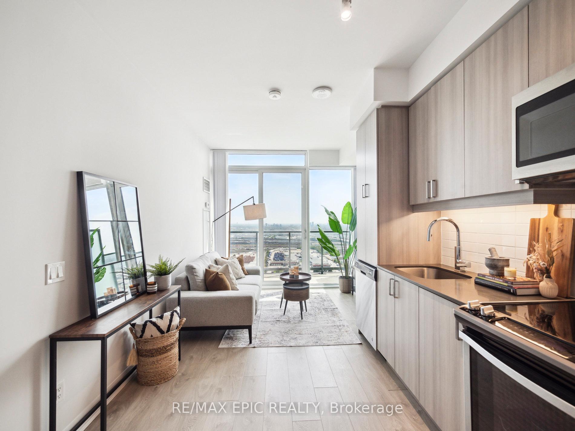 Photo 2 of Unit PH1, 7895 Jane Street, Vaughan, Concord — HOMEH