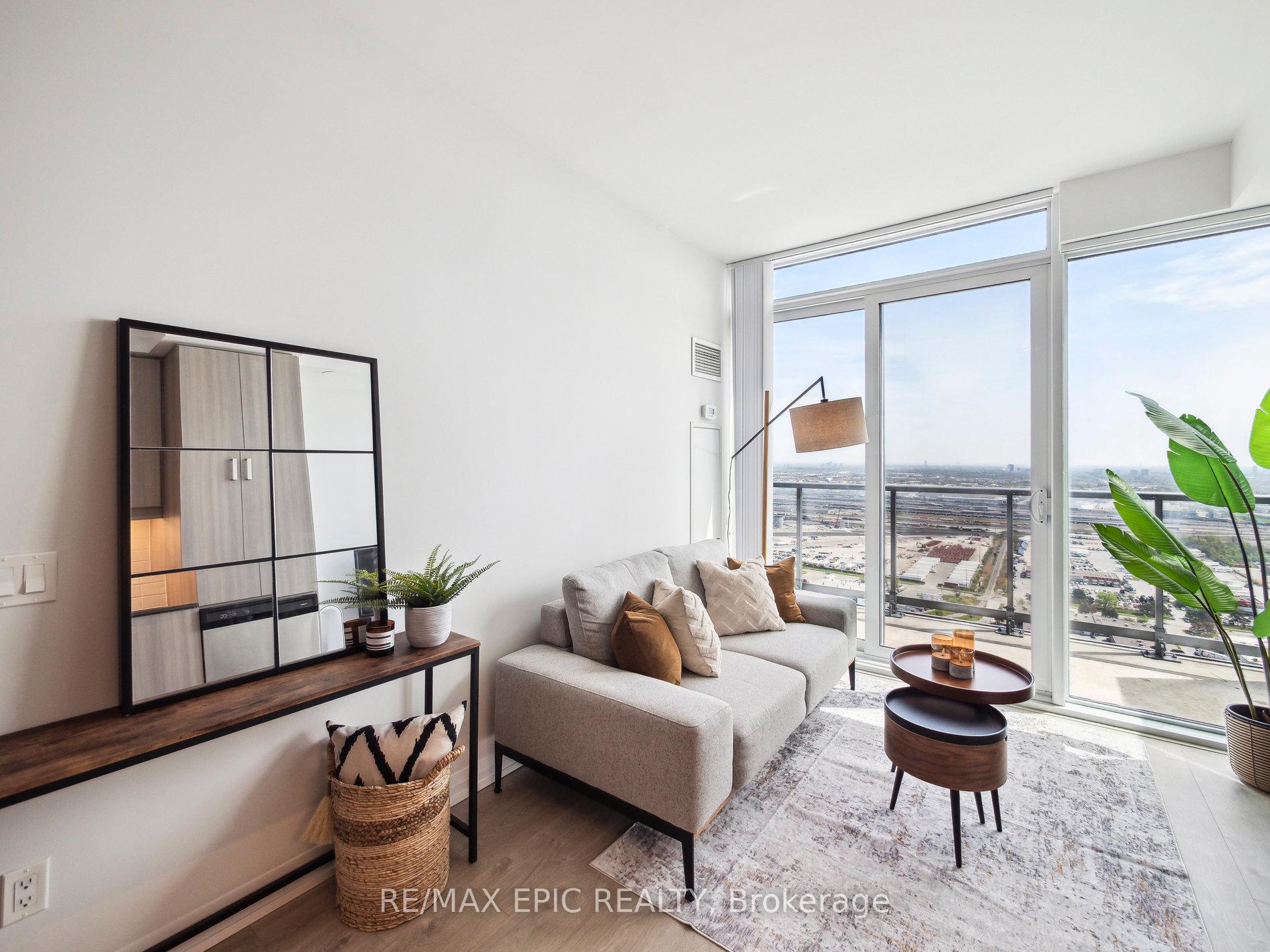 Photo 9 of Unit PH1, 7895 Jane Street, Vaughan, Concord — HOMEH