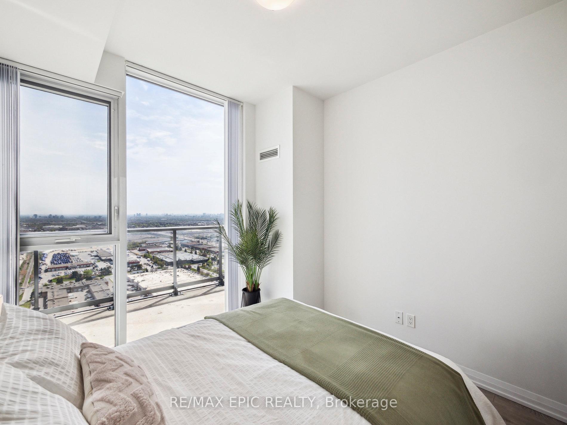 Photo 4 of Unit PH1, 7895 Jane Street, Vaughan, Concord — HOMEH