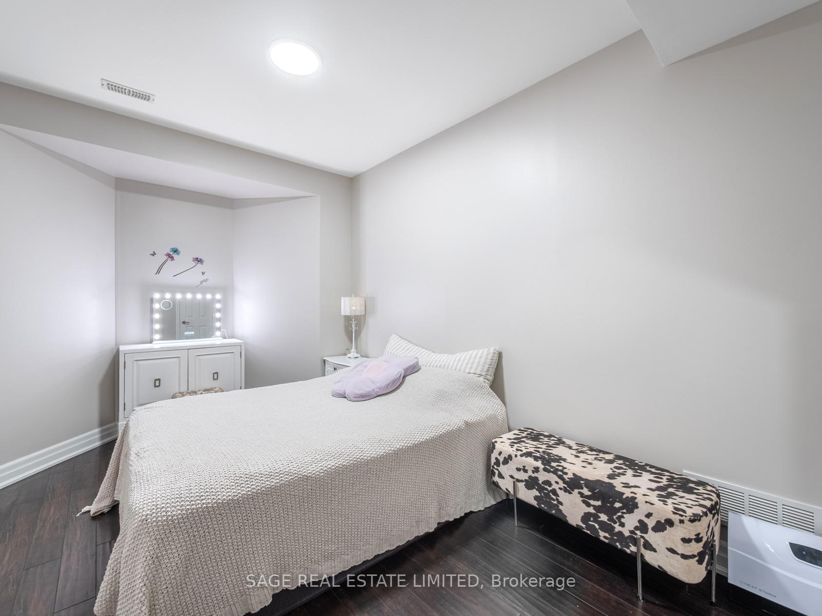 Photo 10 of Unit LOWER, 4 Alex Campbell Crescent W, King, King City — HOMEH
