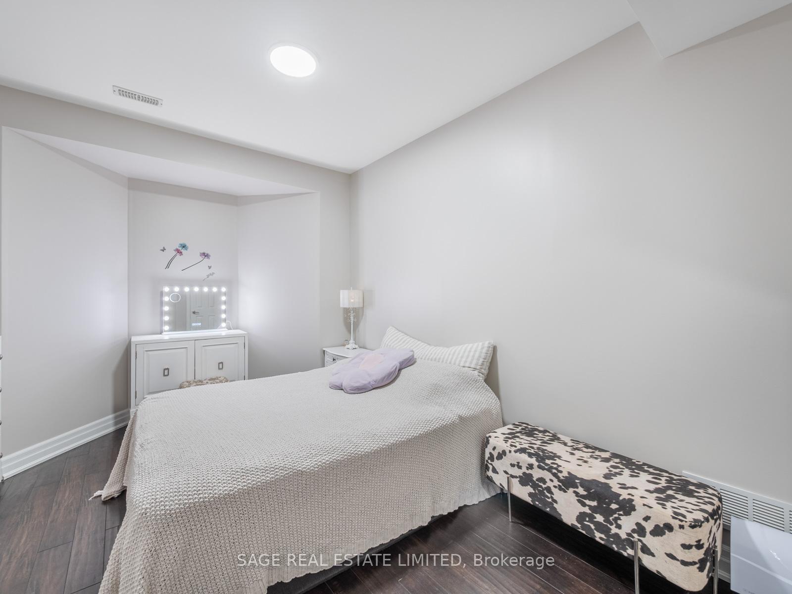 Photo 38 of Unit LOWER, 4 Alex Campbell Crescent W, King, King City — HOMEH