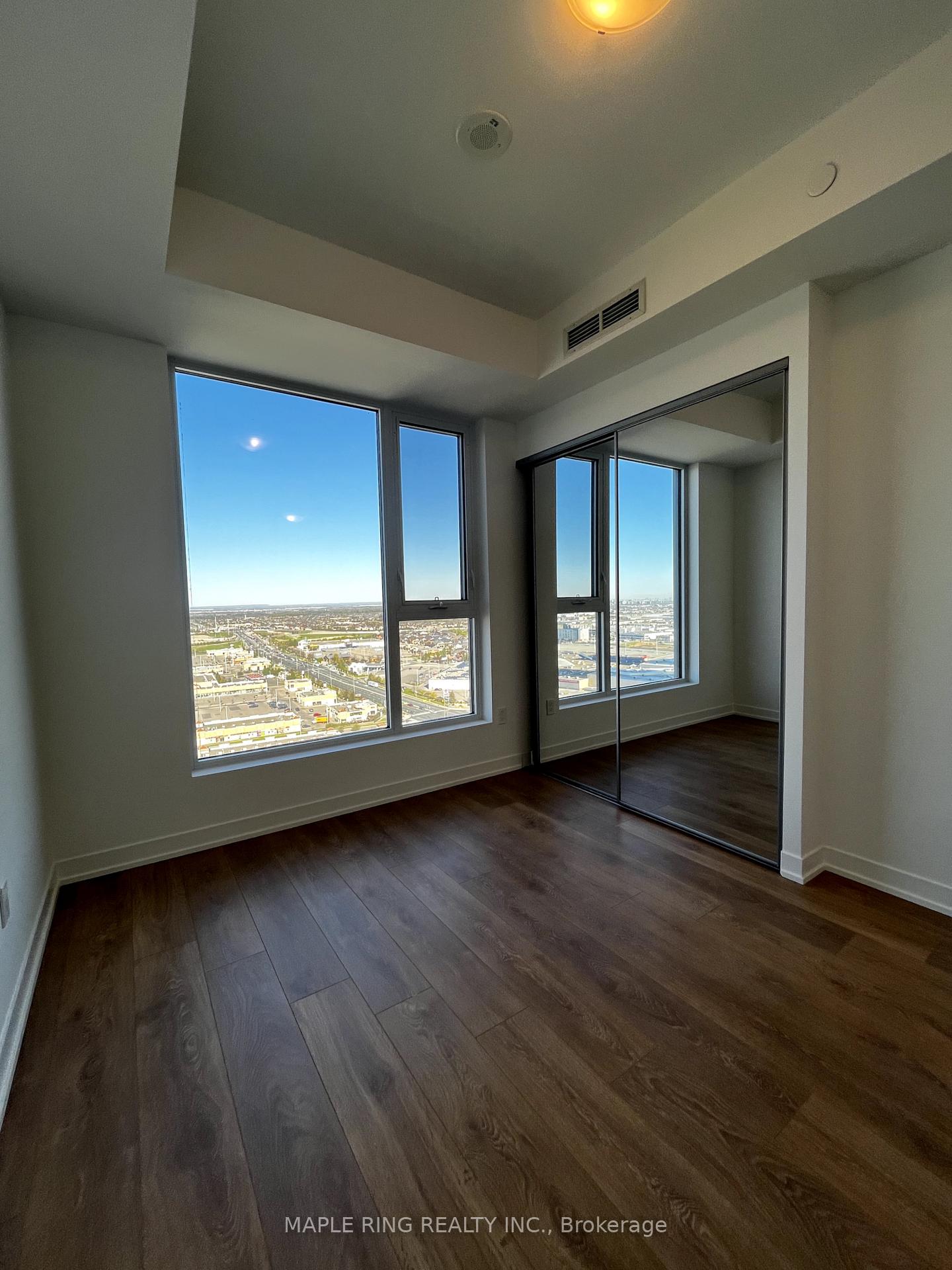 Photo 3 of Unit 2412, 10 Abeja Street, Vaughan, Concord — HOMEH