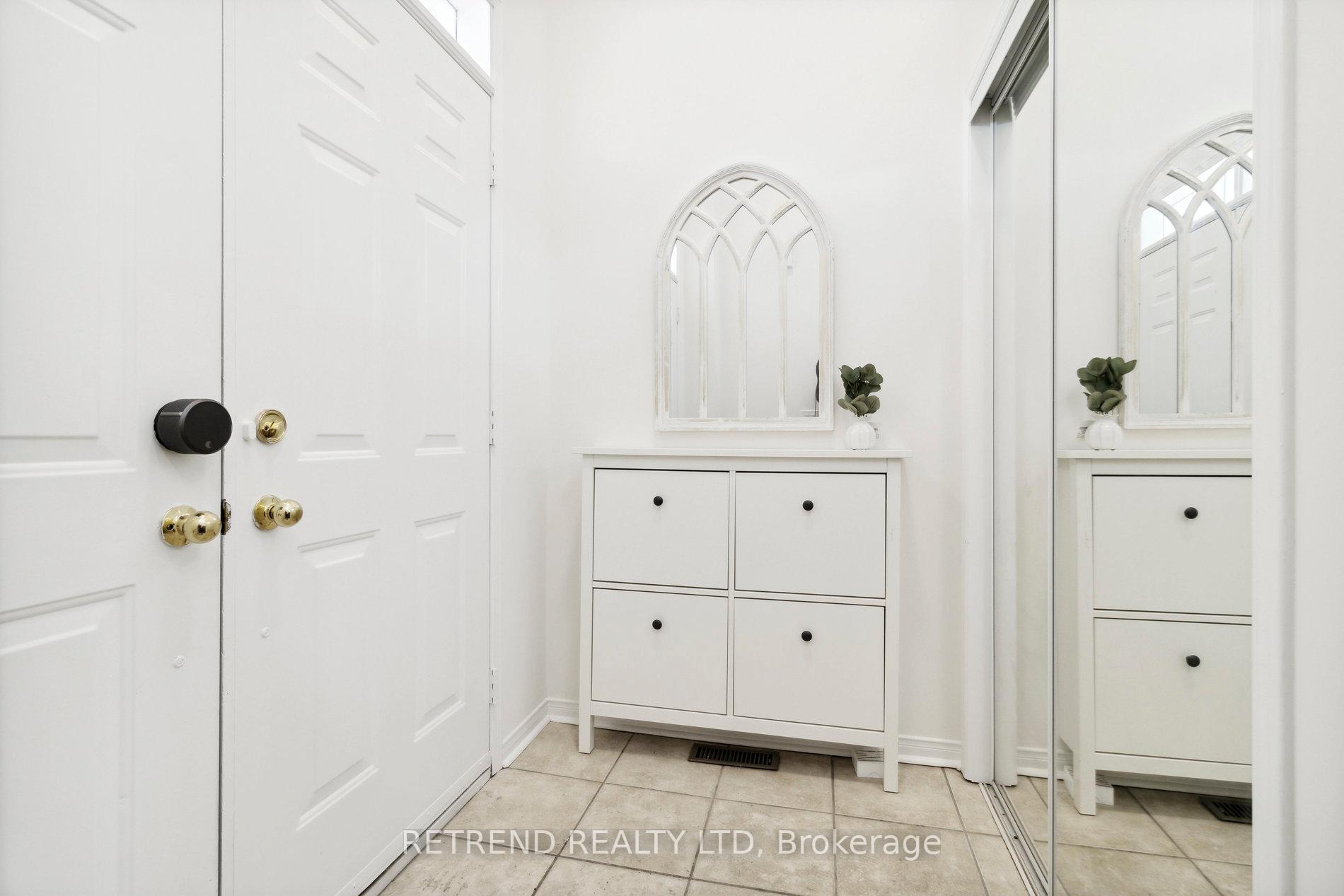 Photo 3 of Unit 15, 20 Minton Drive, Vaughan, East Woodbridge — HOMEH