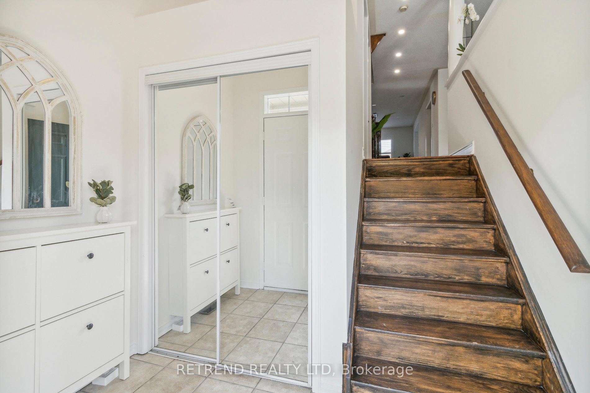 Photo 4 of Unit 15, 20 Minton Drive, Vaughan, East Woodbridge — HOMEH