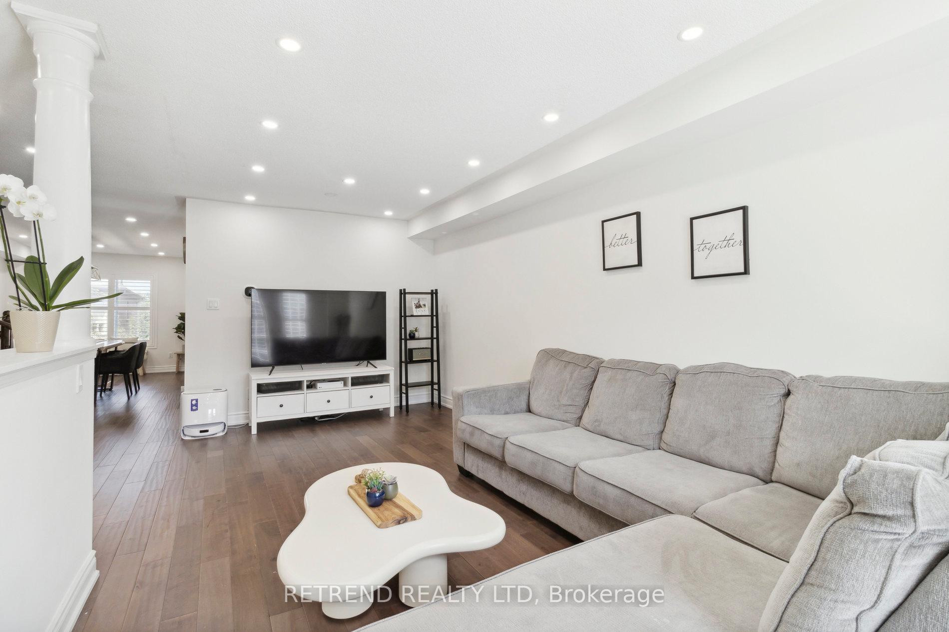 Photo 5 of Unit 15, 20 Minton Drive, Vaughan, East Woodbridge — HOMEH
