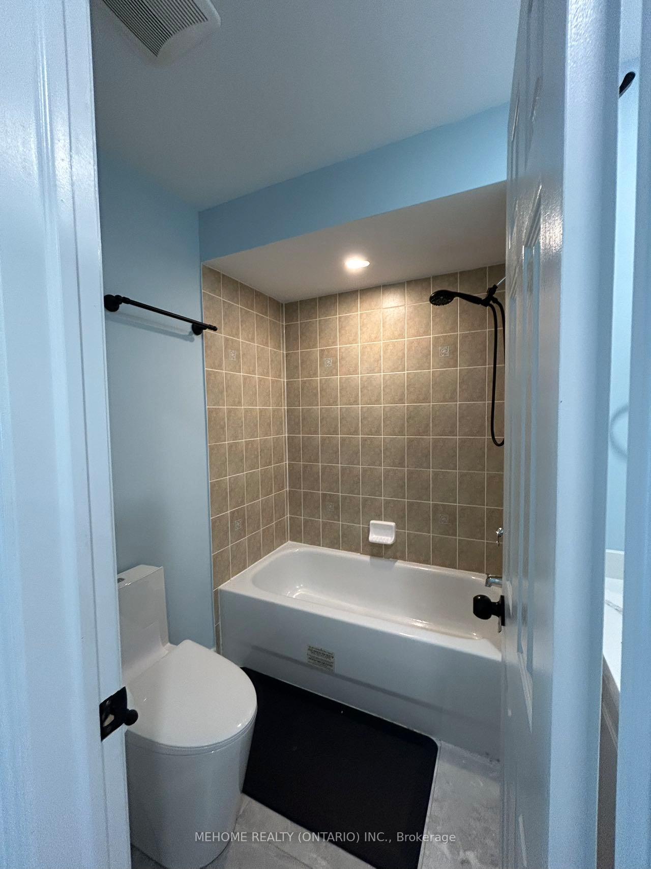 Photo 6 of Unit upper floors, 23 Pinecliff Avenue, Markham, Cornell — HOMEH