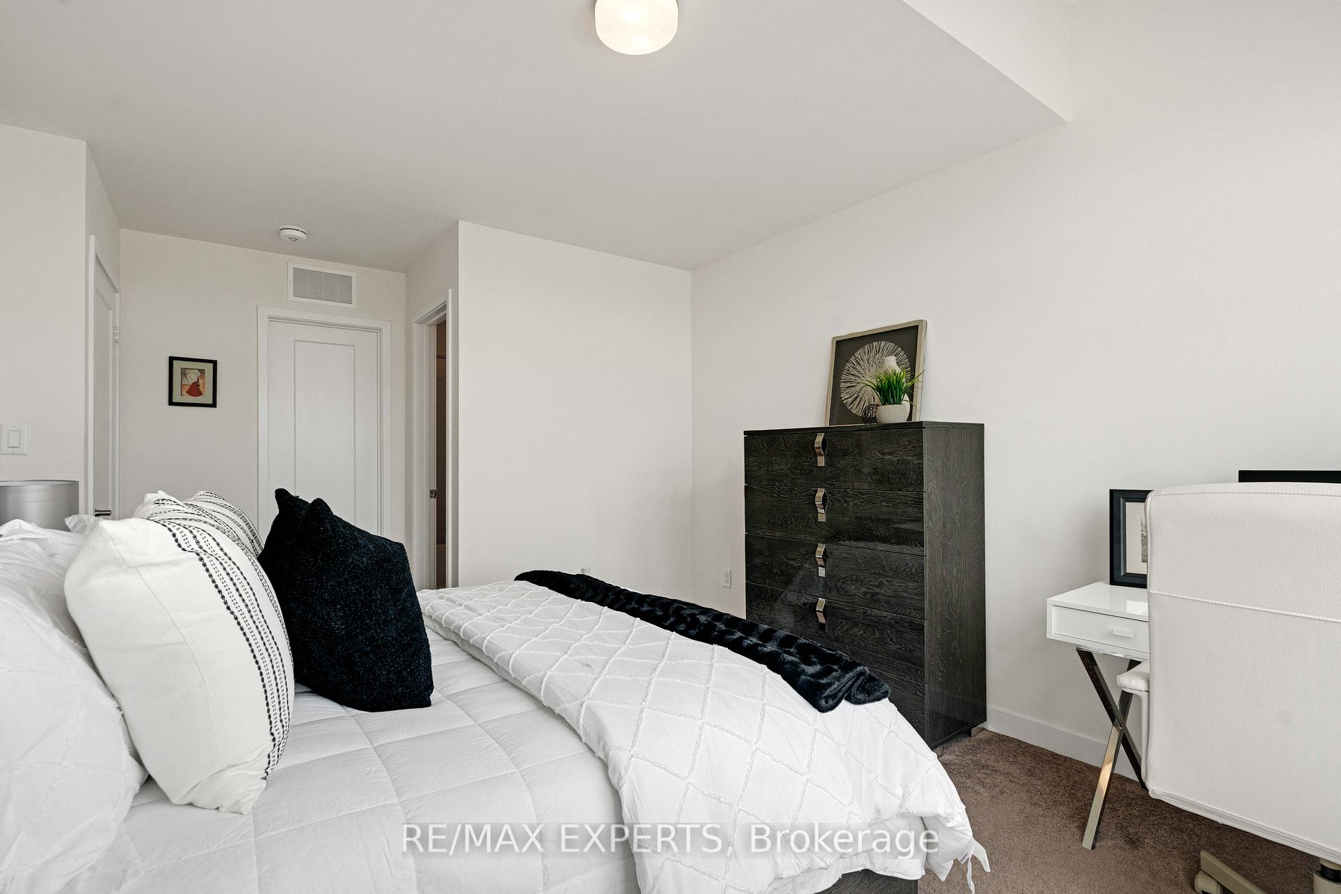 Photo 13 of Unit 309, 2550 Castlegate Crossing W, Pickering, Duffin Heights — HOMEH