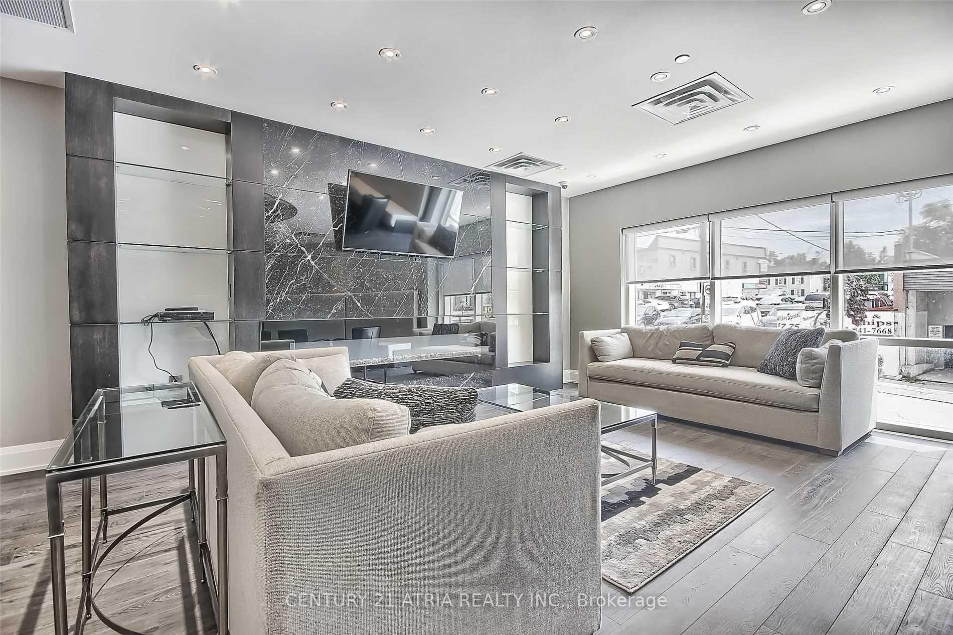 Photo 3 of Unit 404A, 15277 Yonge Street, Aurora, Aurora Village — HOMEH