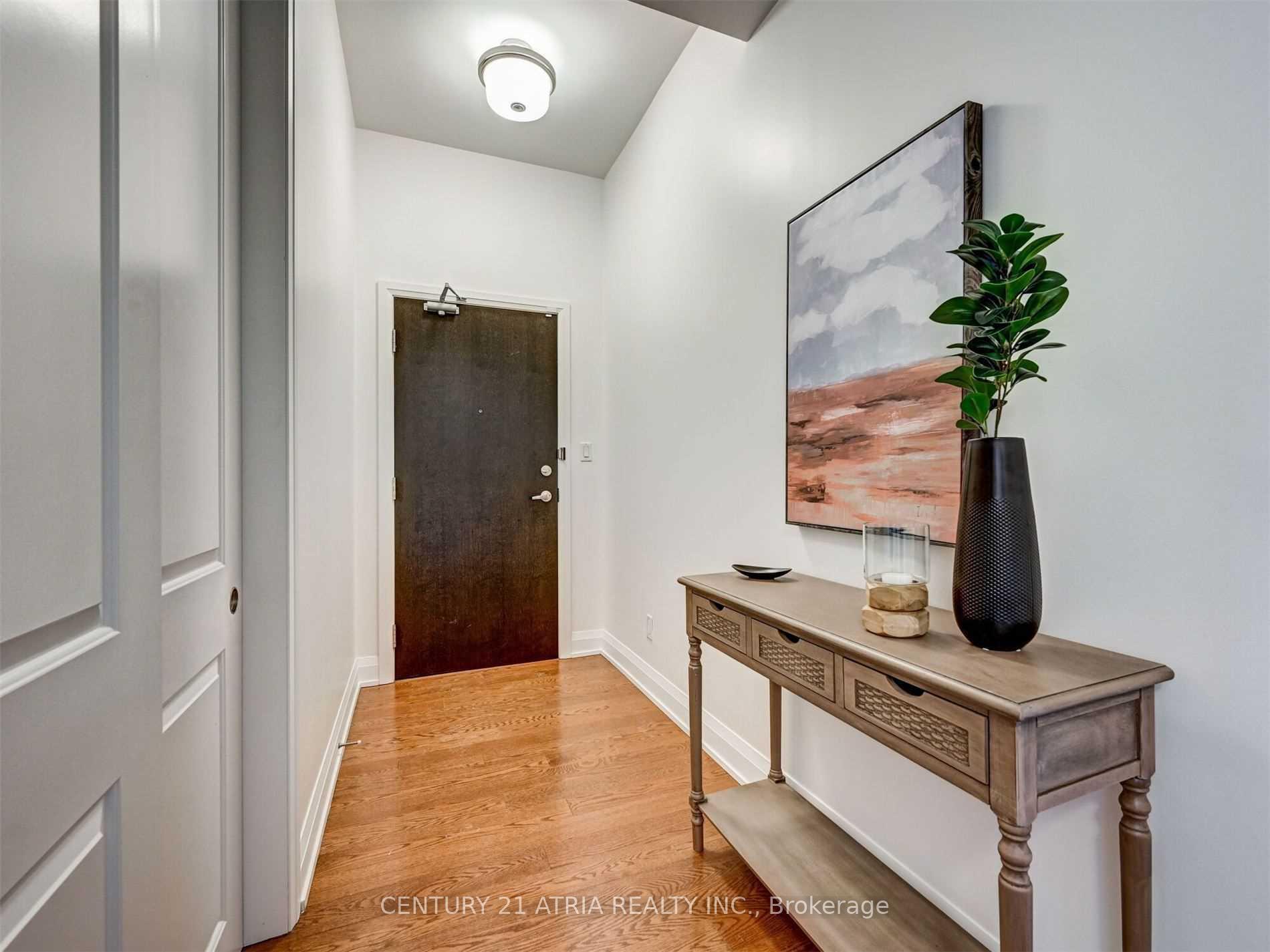 Photo 4 of Unit 404A, 15277 Yonge Street, Aurora, Aurora Village — HOMEH