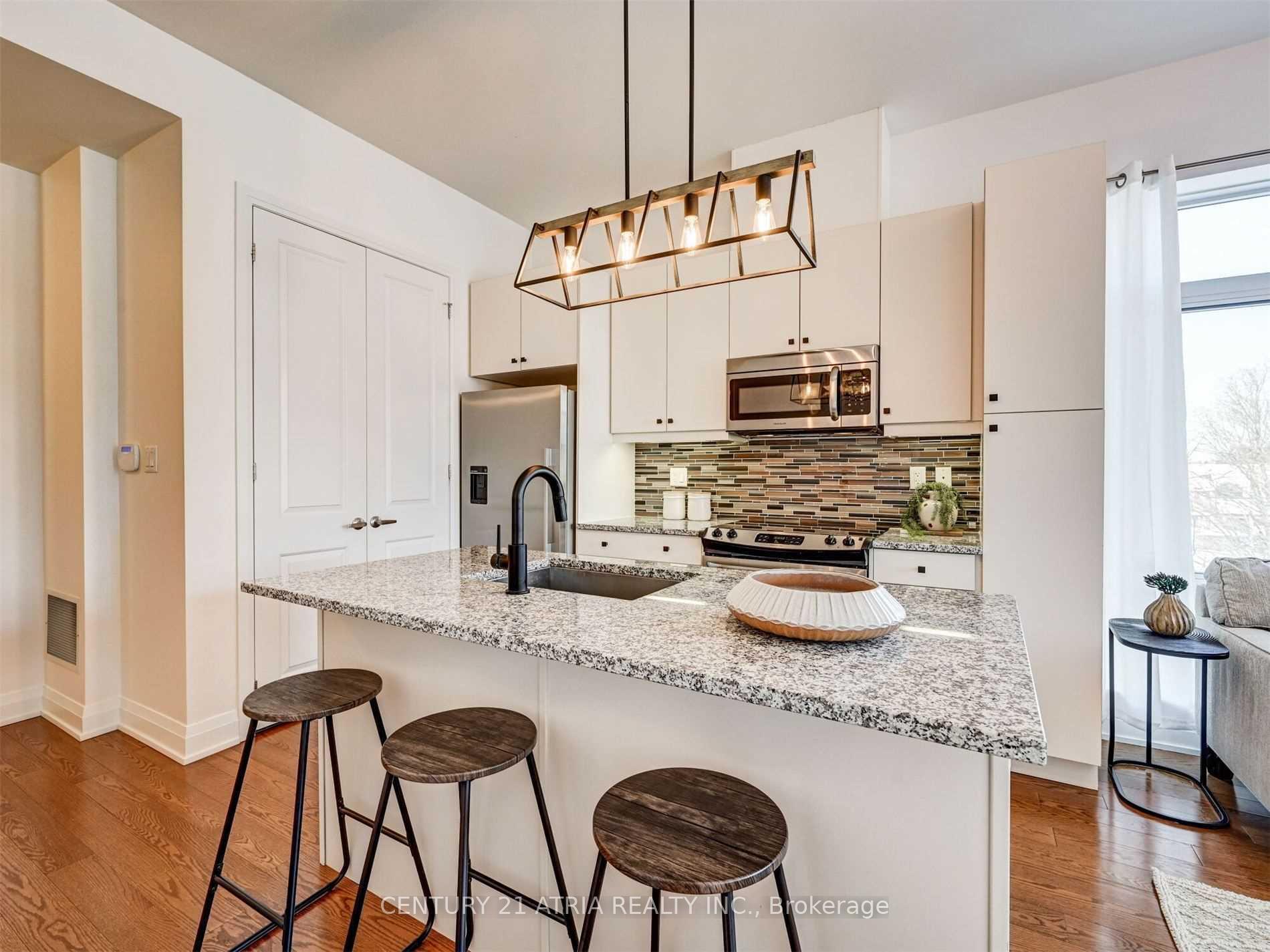 Photo 11 of Unit 404A, 15277 Yonge Street, Aurora, Aurora Village — HOMEH