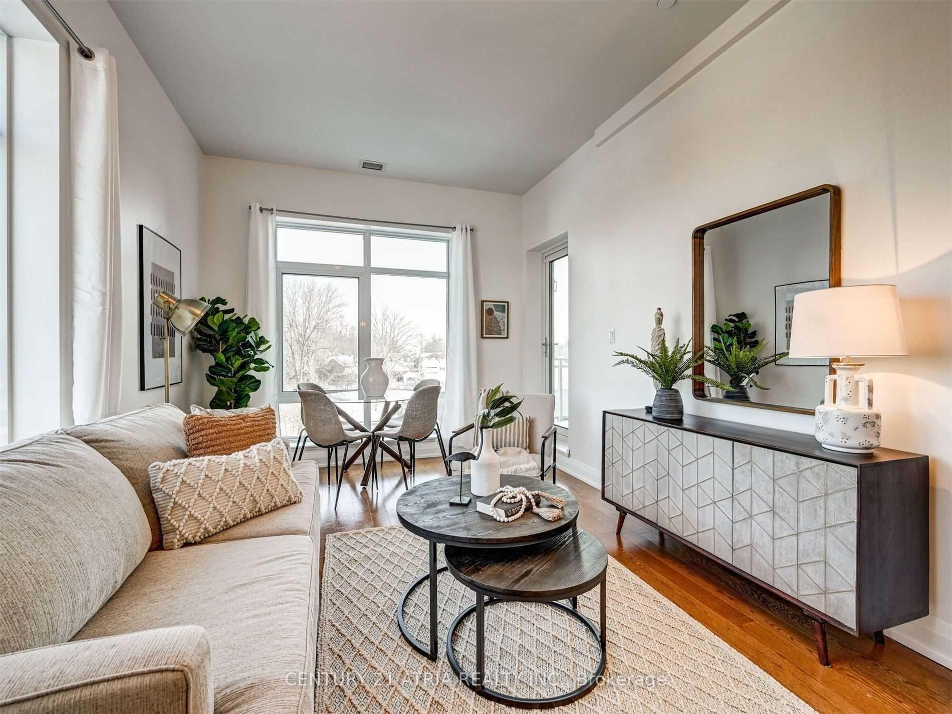 Photo 14 of Unit 404A, 15277 Yonge Street, Aurora, Aurora Village — HOMEH