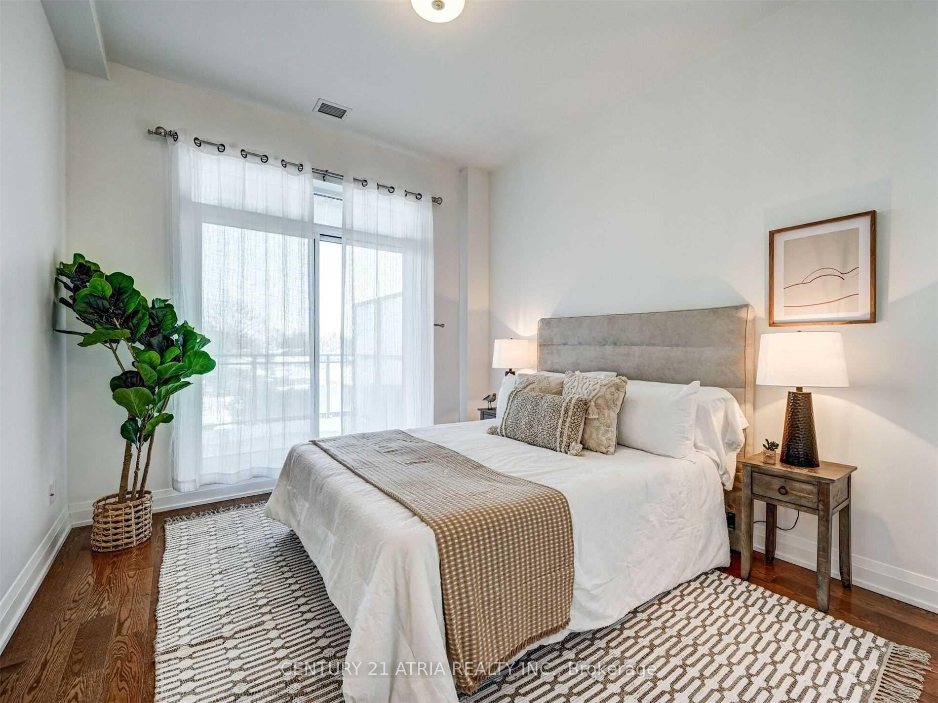 Photo 17 of Unit 404A, 15277 Yonge Street, Aurora, Aurora Village — HOMEH