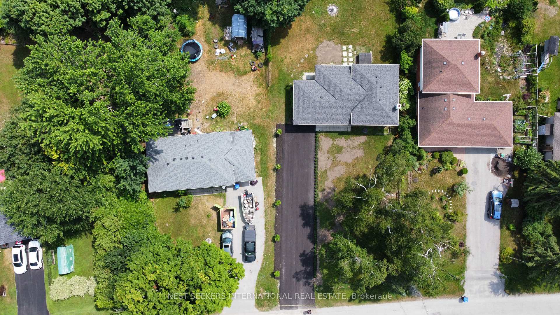 Photo 2 of 2031 Saint Paul Road, Innisfil, Alcona — HOMEH