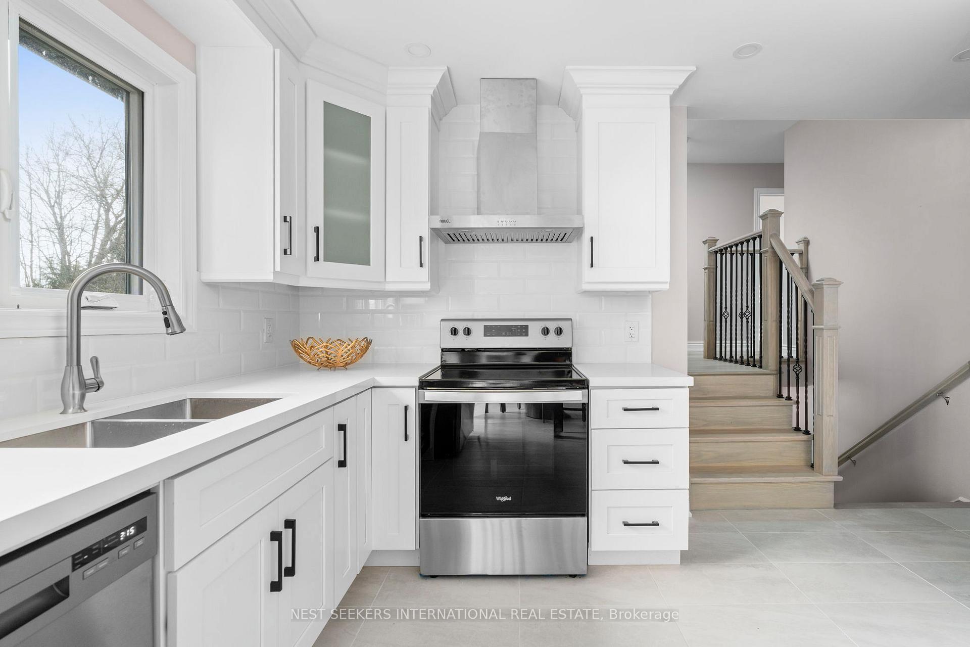 Photo 10 of 2031 Saint Paul Road, Innisfil, Alcona — HOMEH